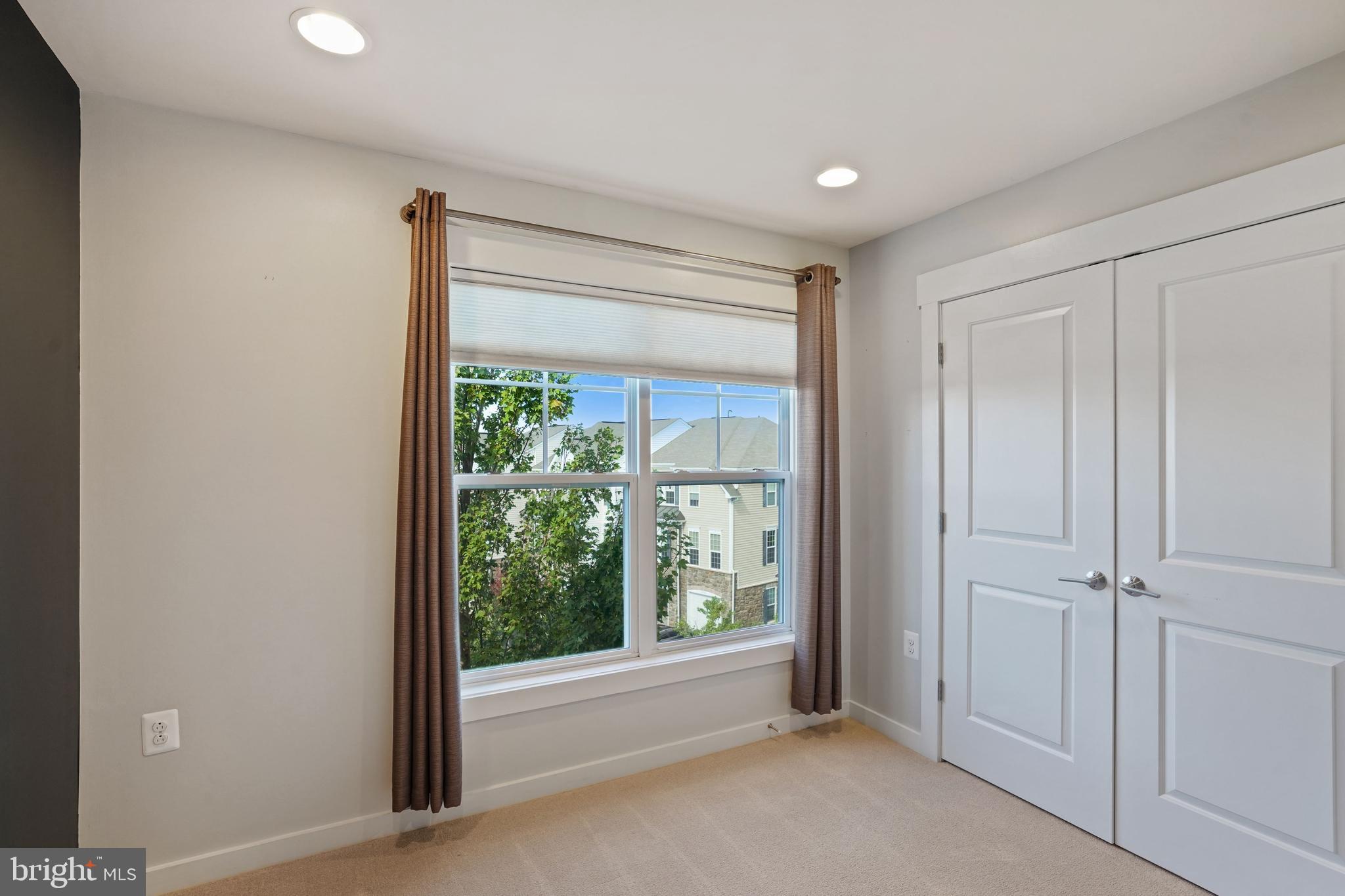 BRAMBLETON OVERLOOK - Residential Lease