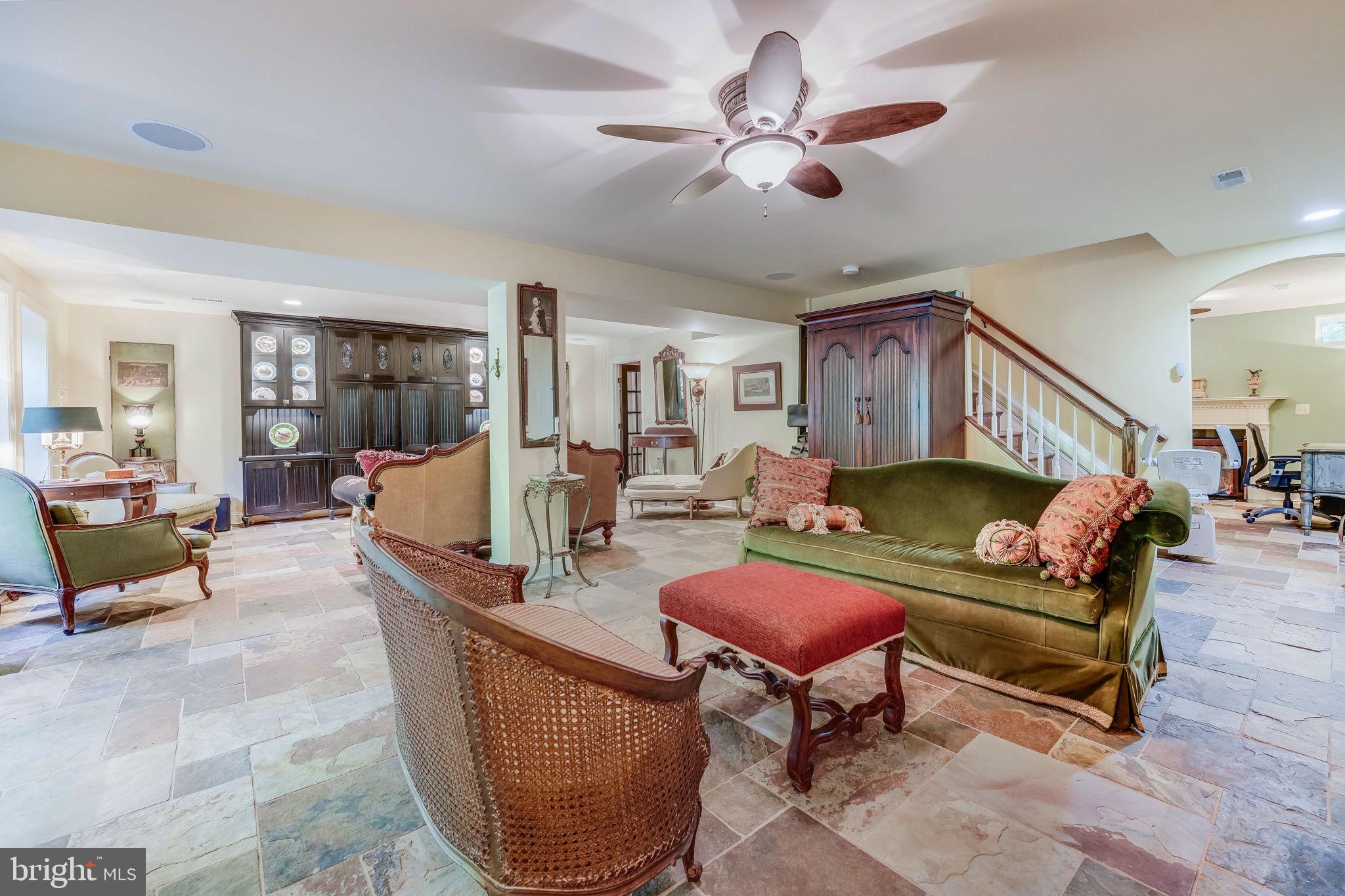 THE PLAINS - Residential