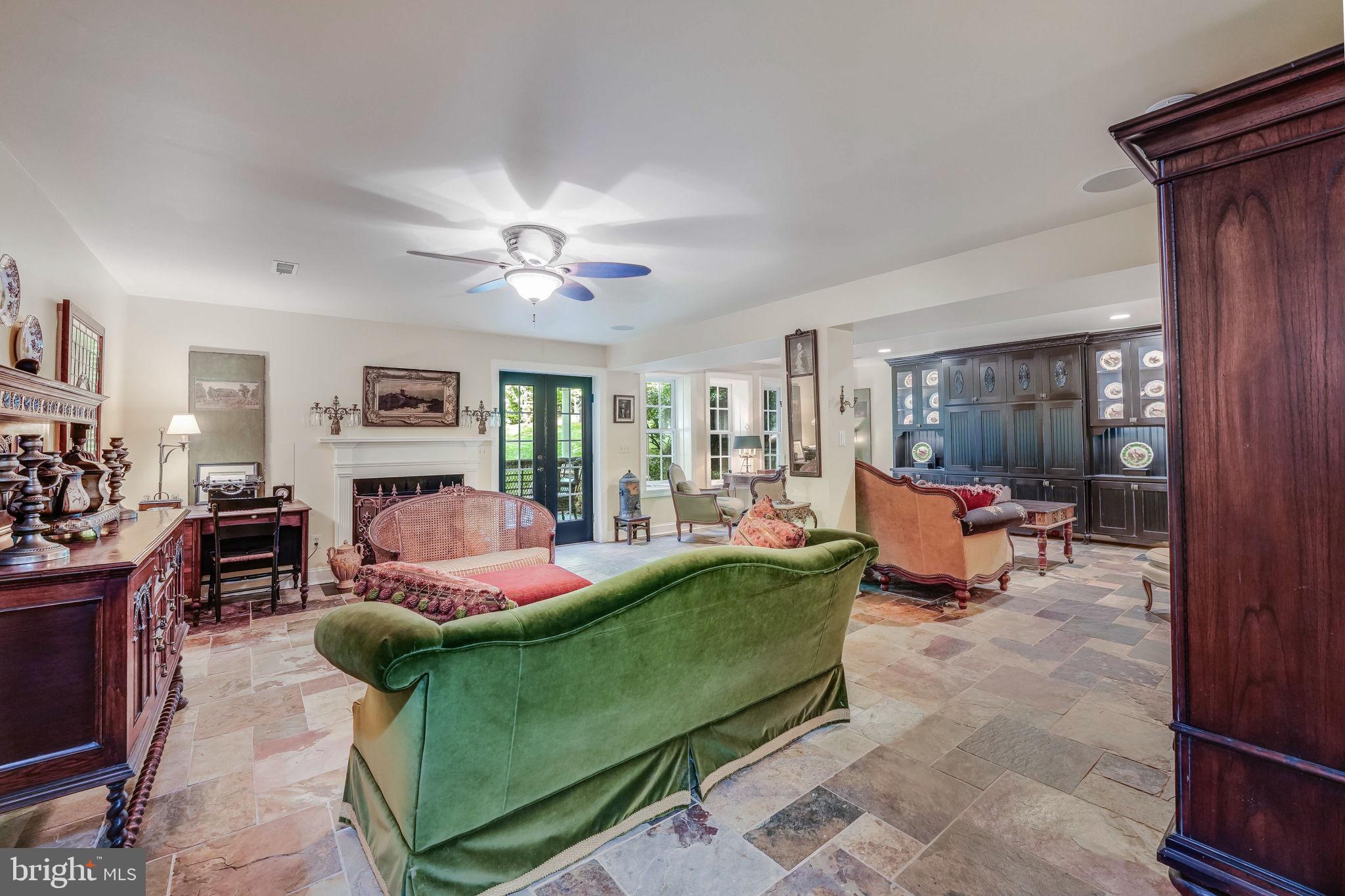 THE PLAINS - Residential