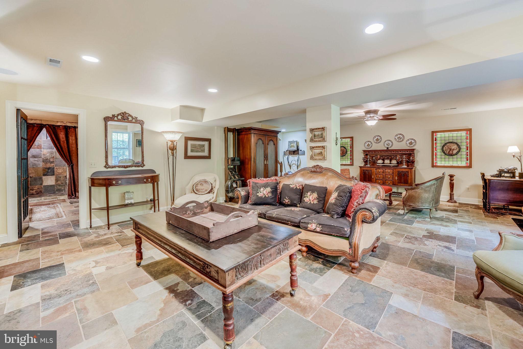 THE PLAINS - Residential