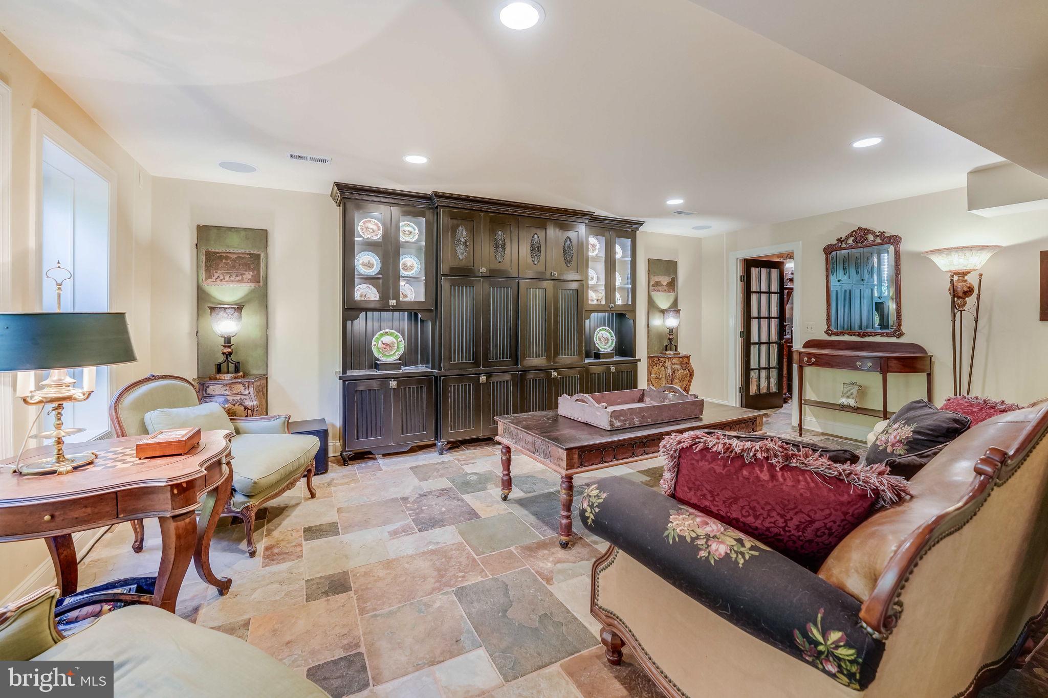 THE PLAINS - Residential