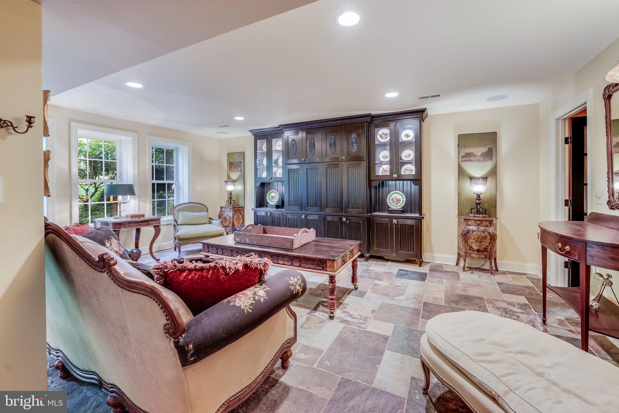 THE PLAINS - Residential