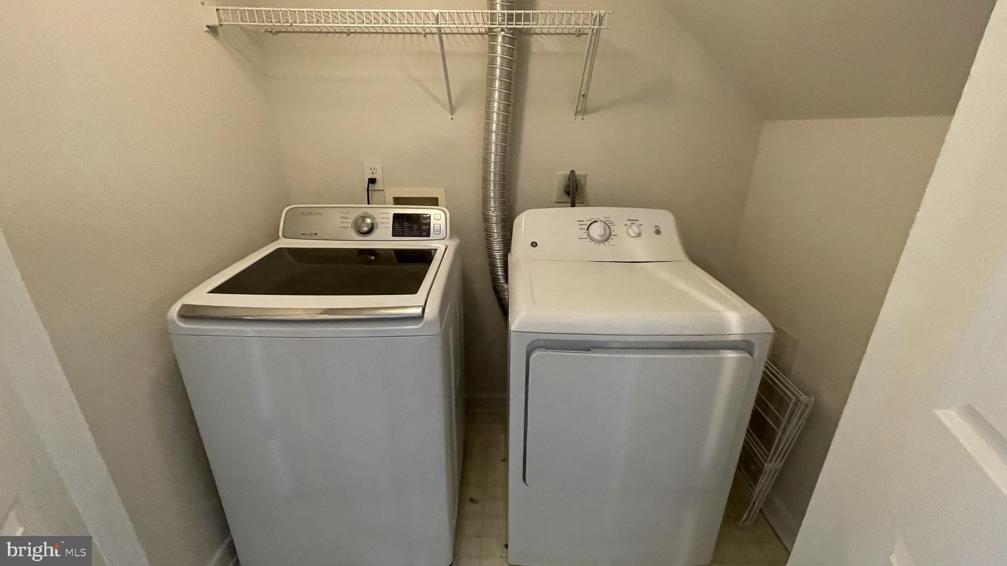 STONE RIVER - Residential Lease