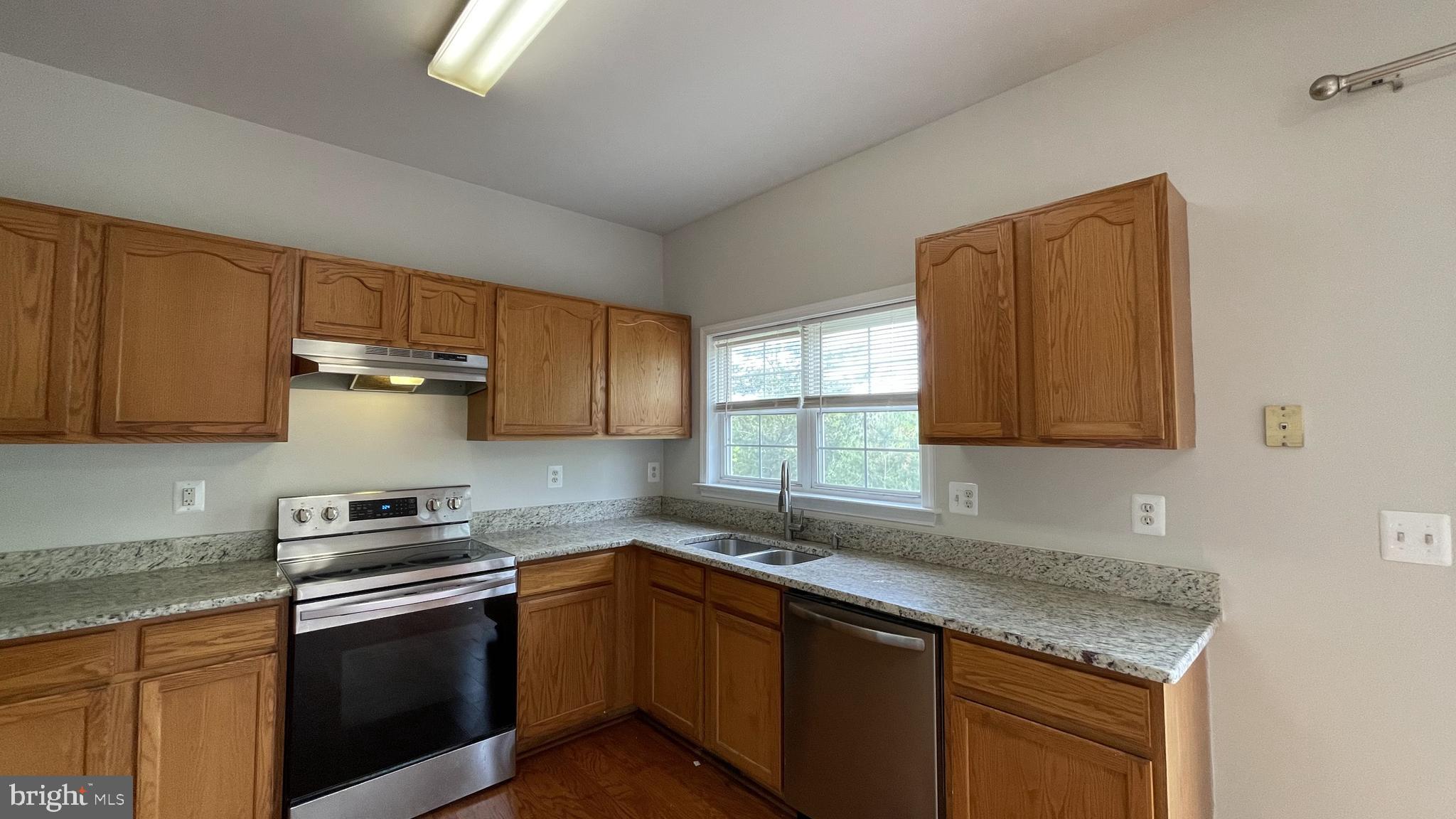 STONE RIVER - Residential Lease