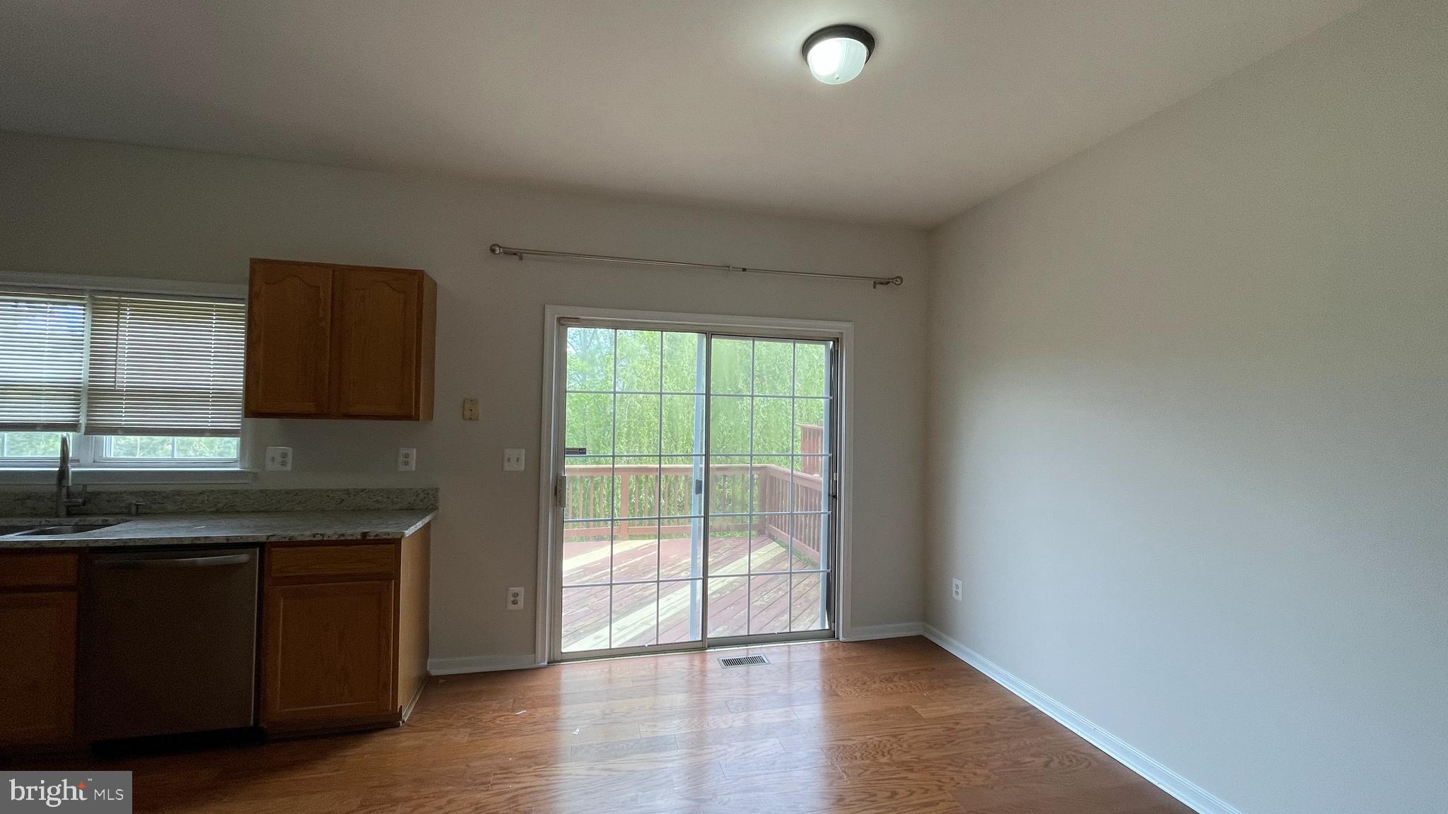 STONE RIVER - Residential Lease