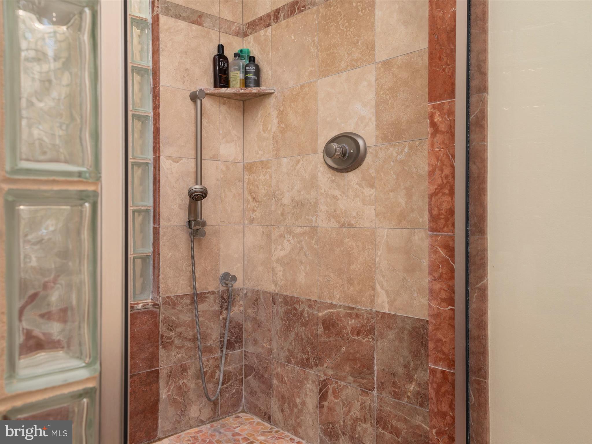 LAURELFORD - Residential