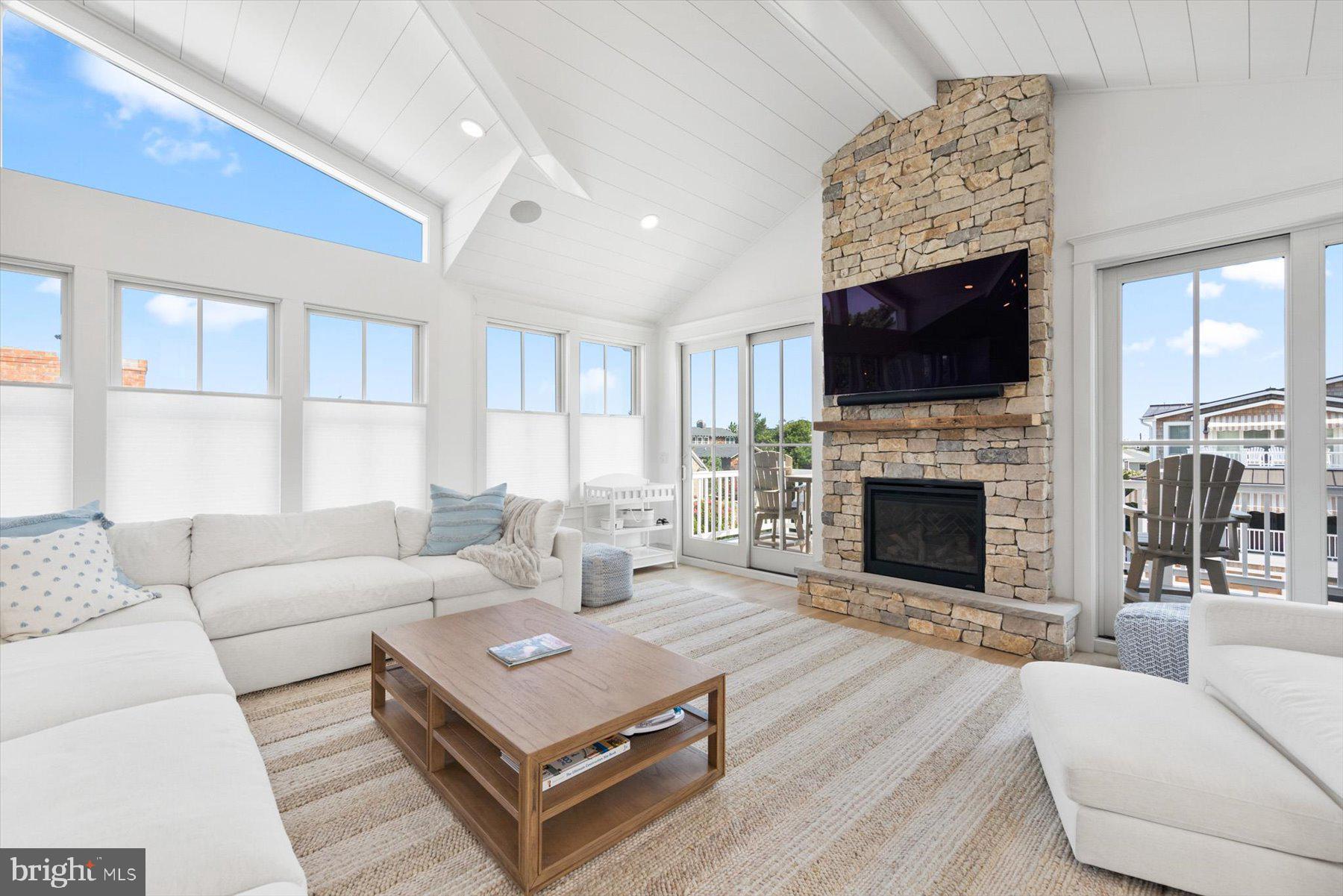 SUSSEX SHORES - Residential