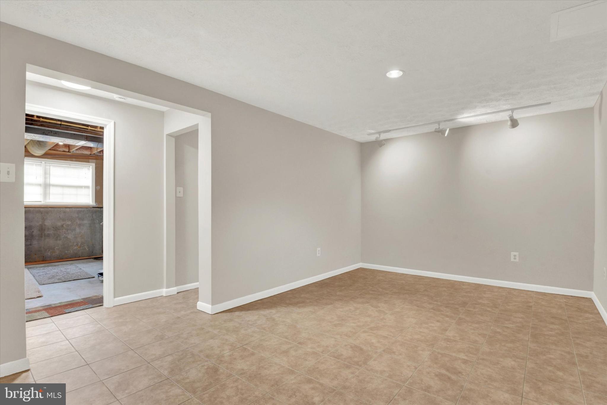 FURNACE HILLS - Residential Lease