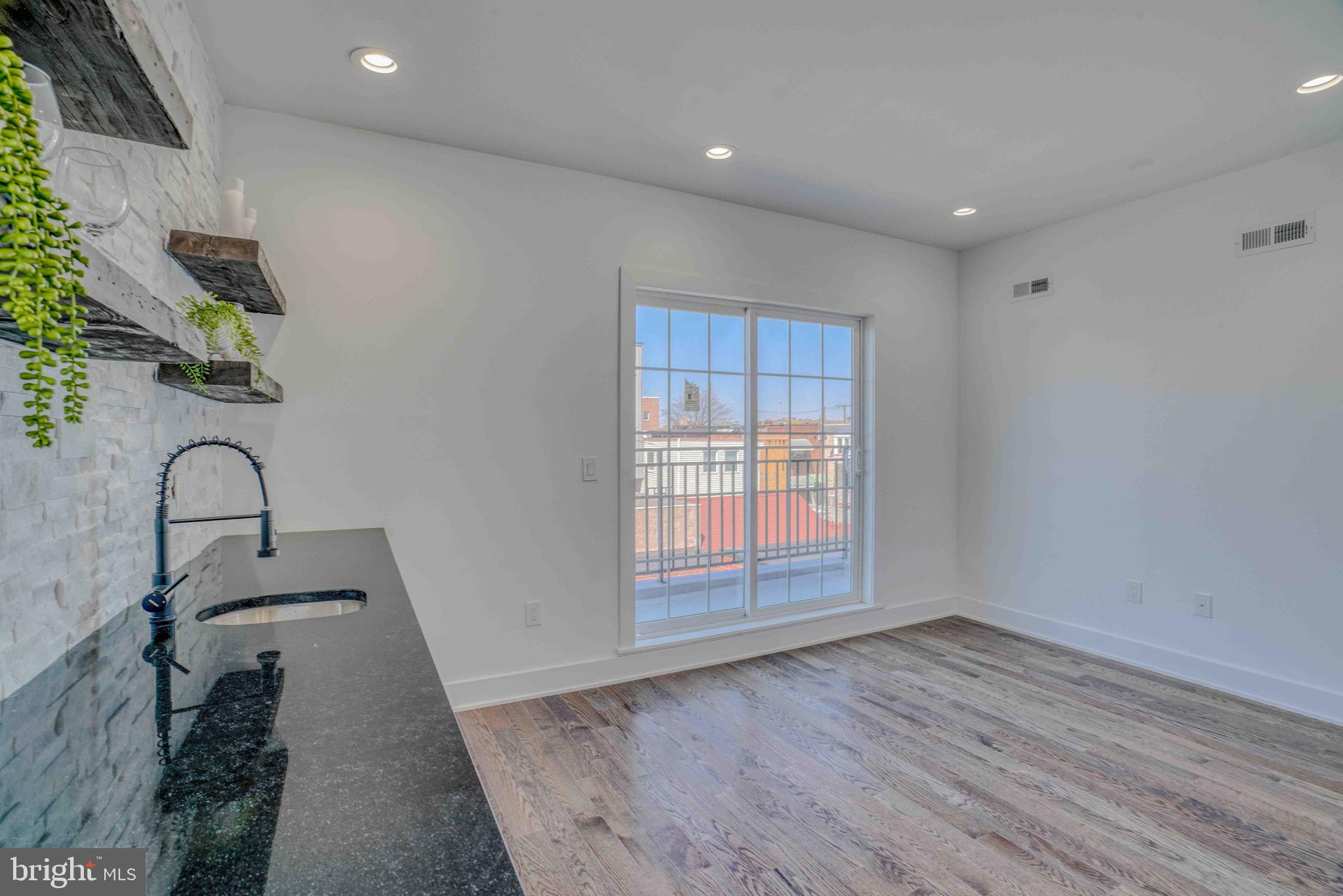 PORT RICHMOND - Residential