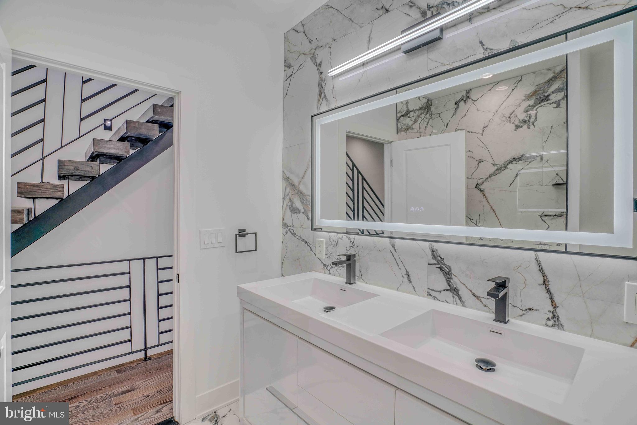 PORT RICHMOND - Residential