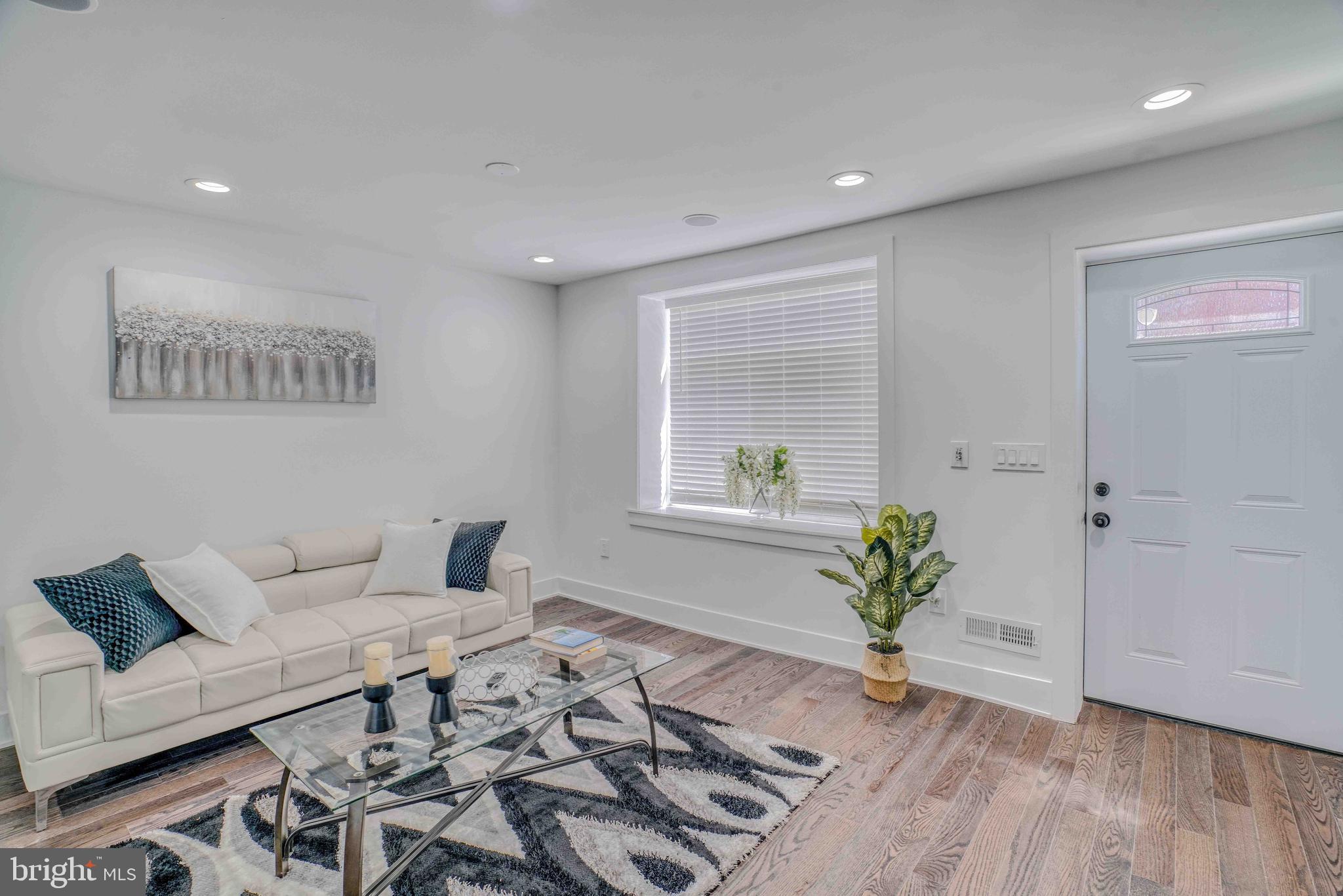PORT RICHMOND - Residential