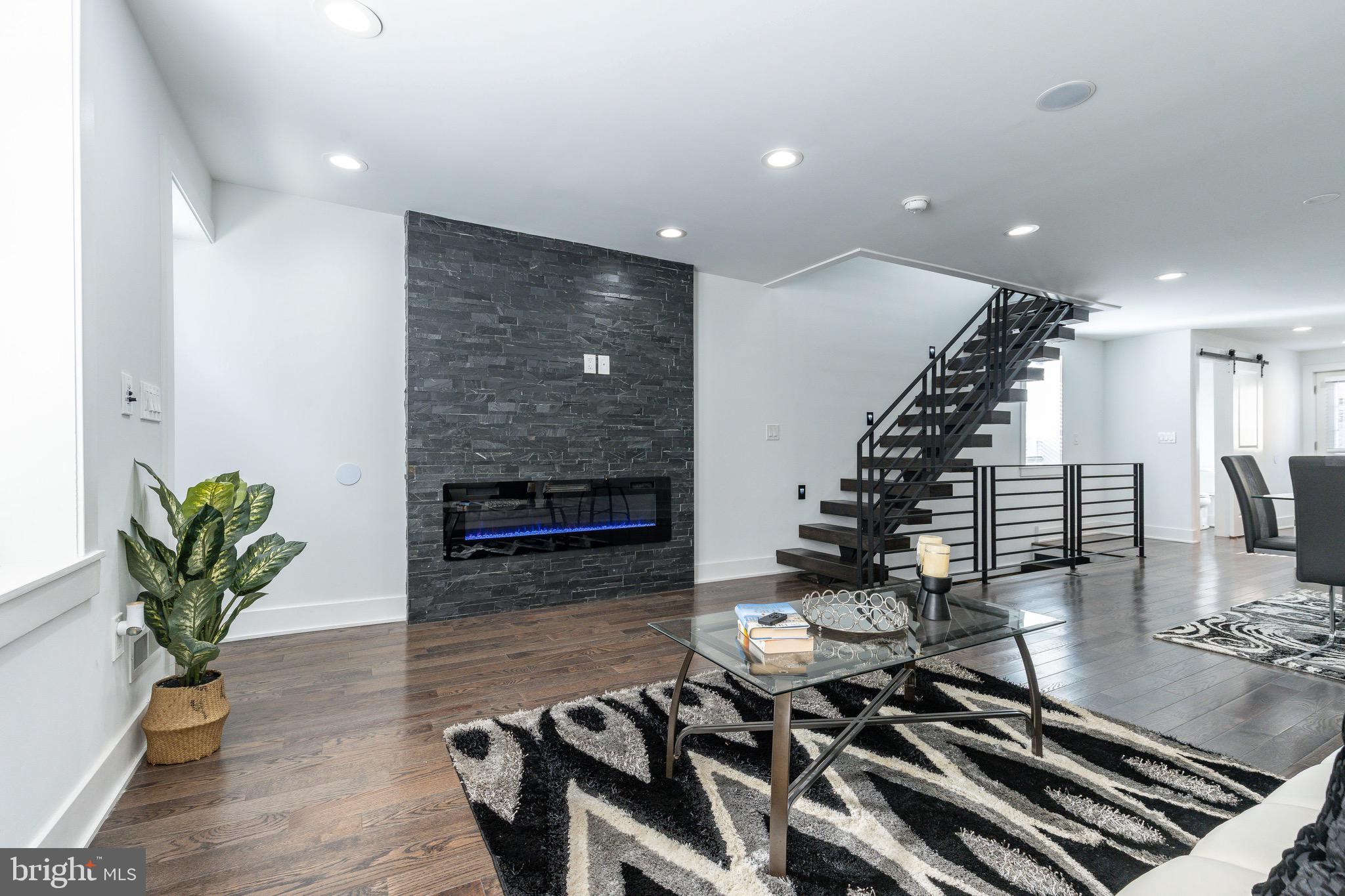 PORT RICHMOND - Residential