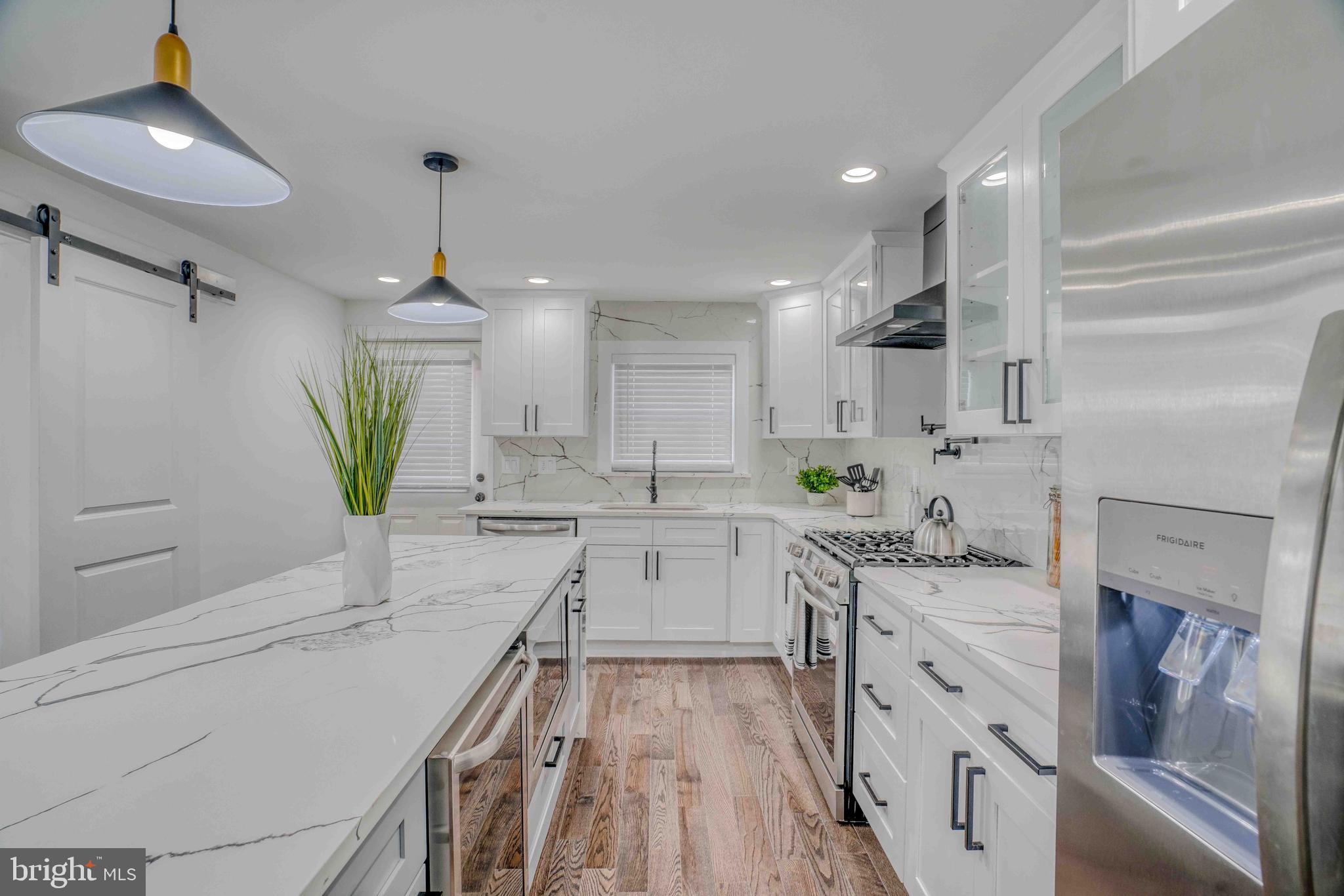 PORT RICHMOND - Residential