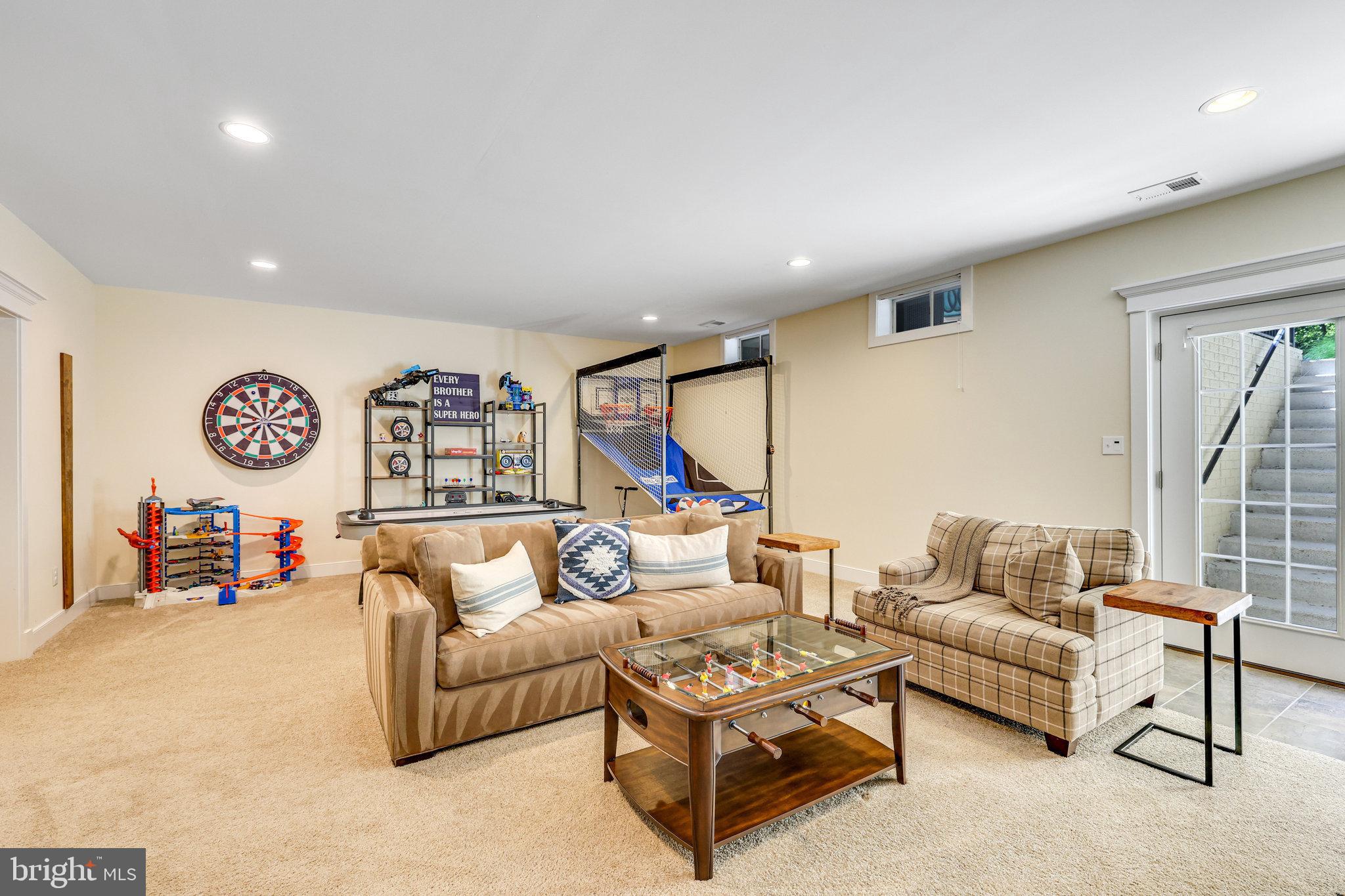 VIENNA WOODS - Residential