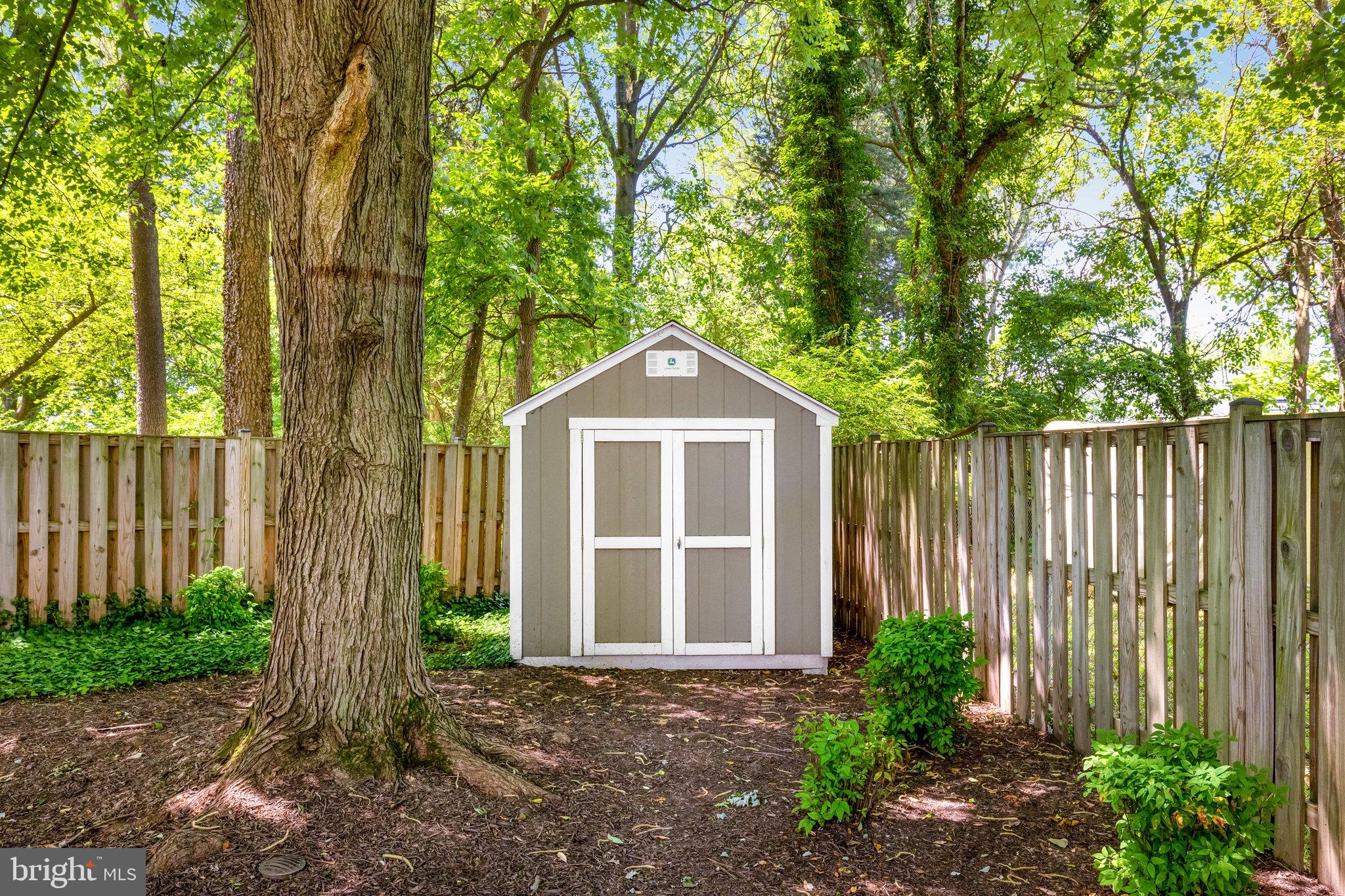 VIENNA WOODS - Residential