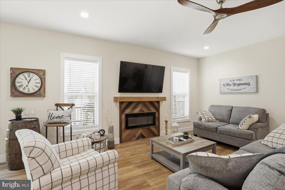 LAKE HOLIDAY ESTATES - Residential