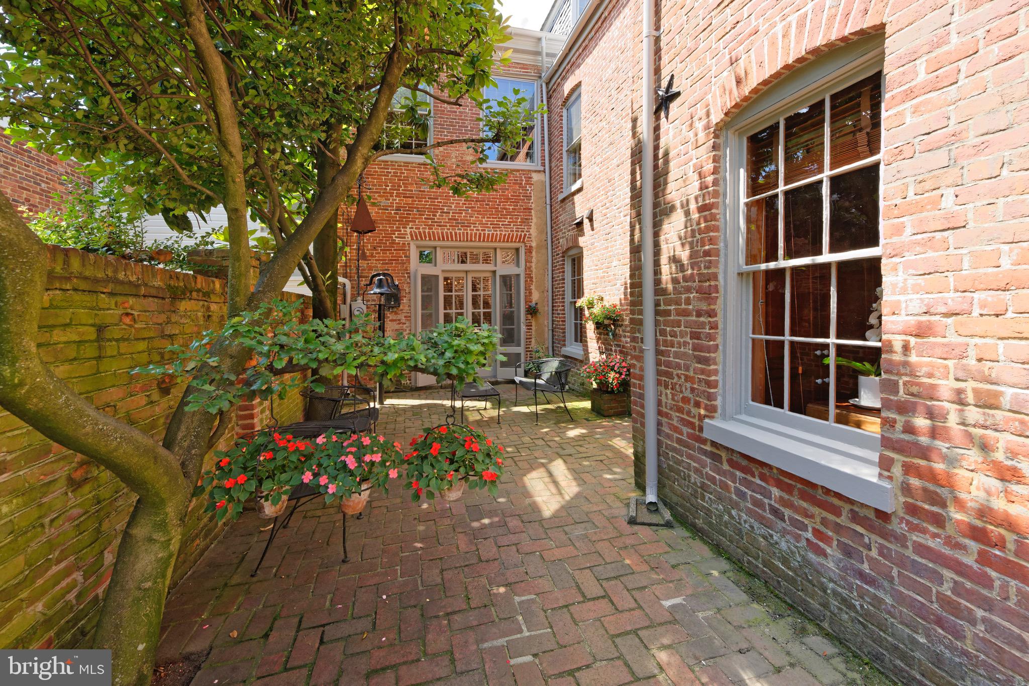 OLD TOWN ALEXANDRIA - Residential