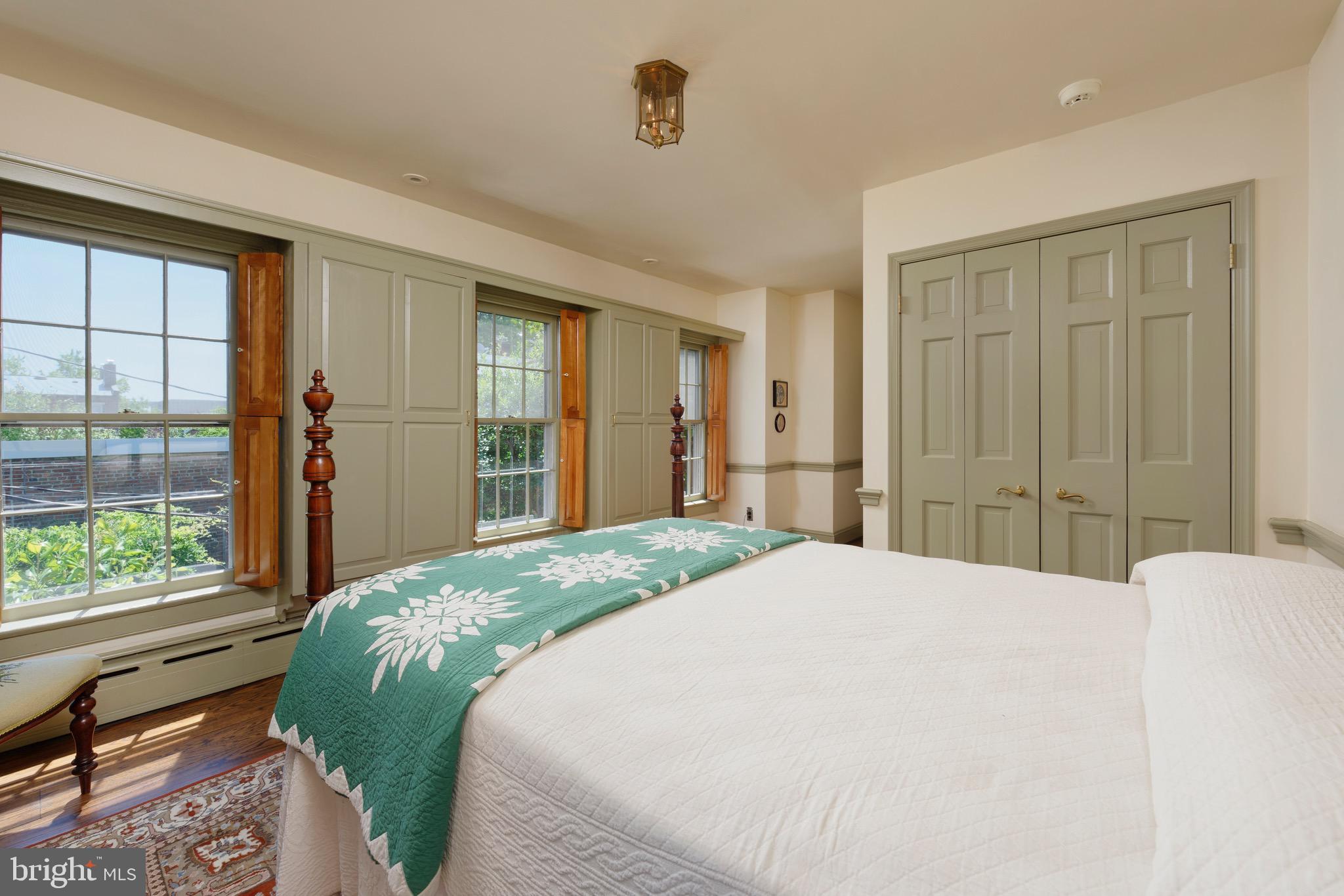 OLD TOWN ALEXANDRIA - Residential