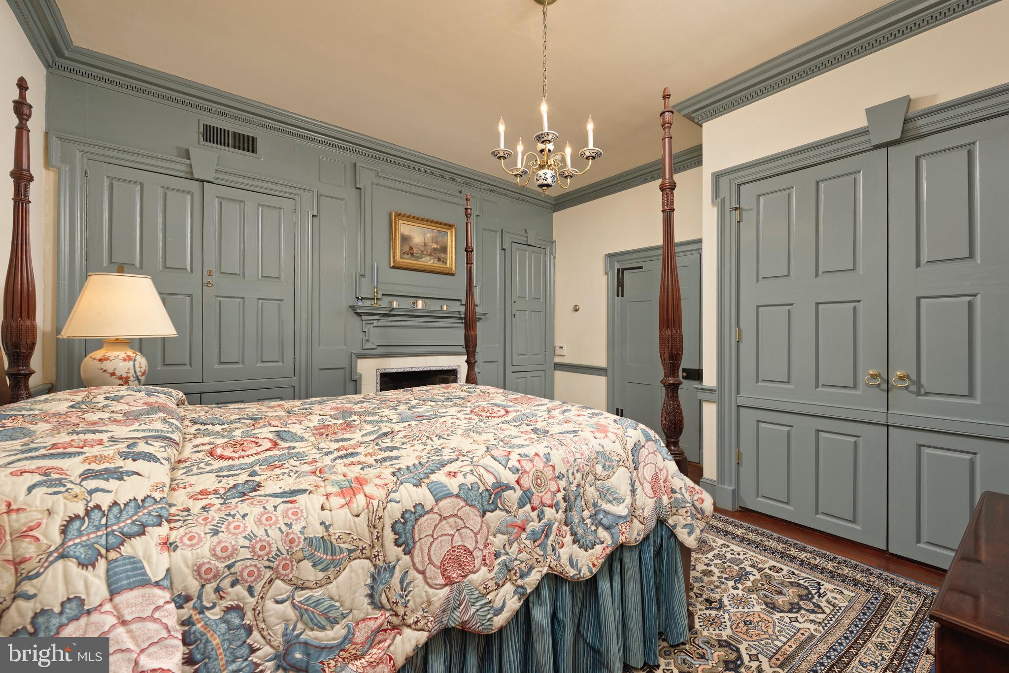 OLD TOWN ALEXANDRIA - Residential