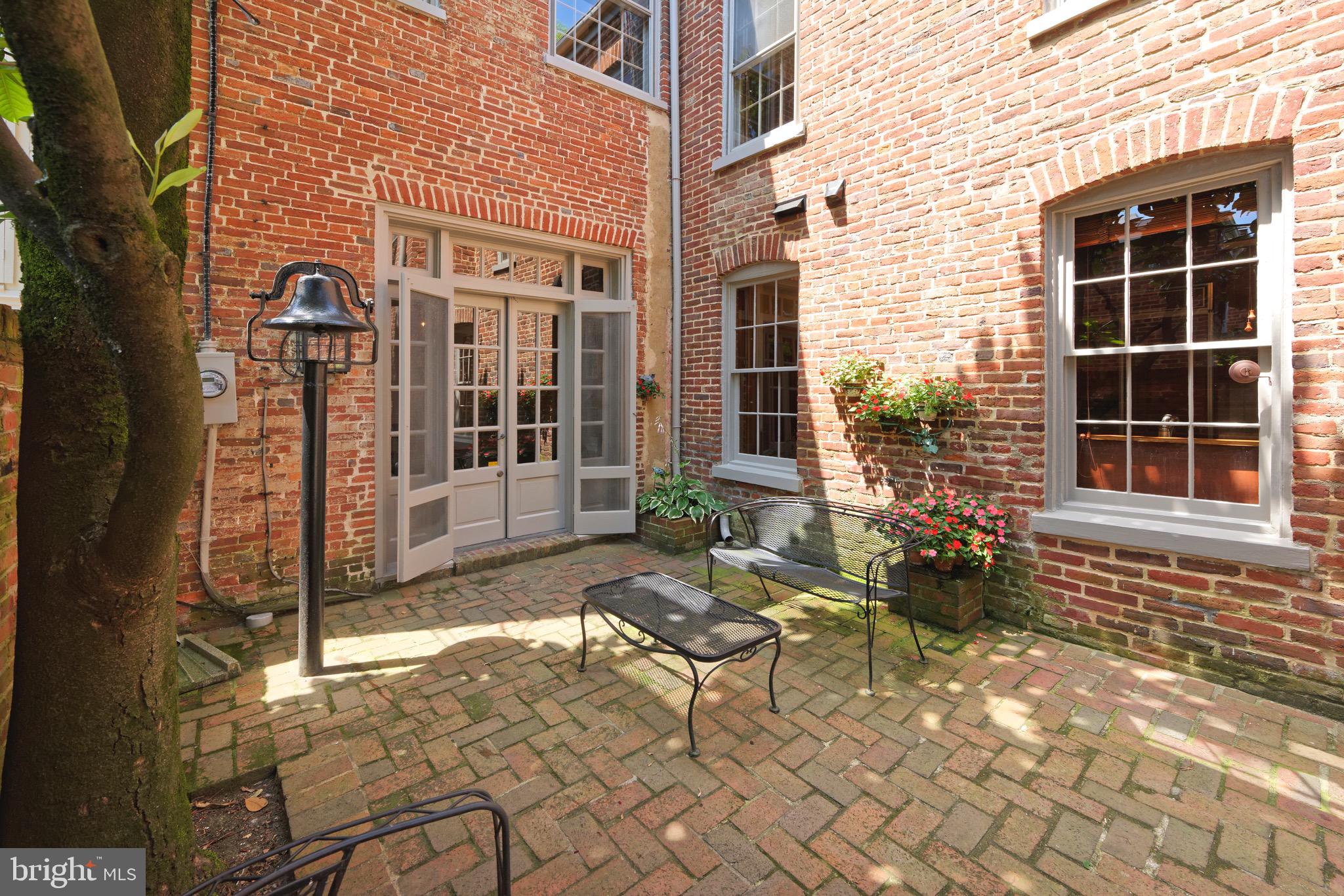 OLD TOWN ALEXANDRIA - Residential