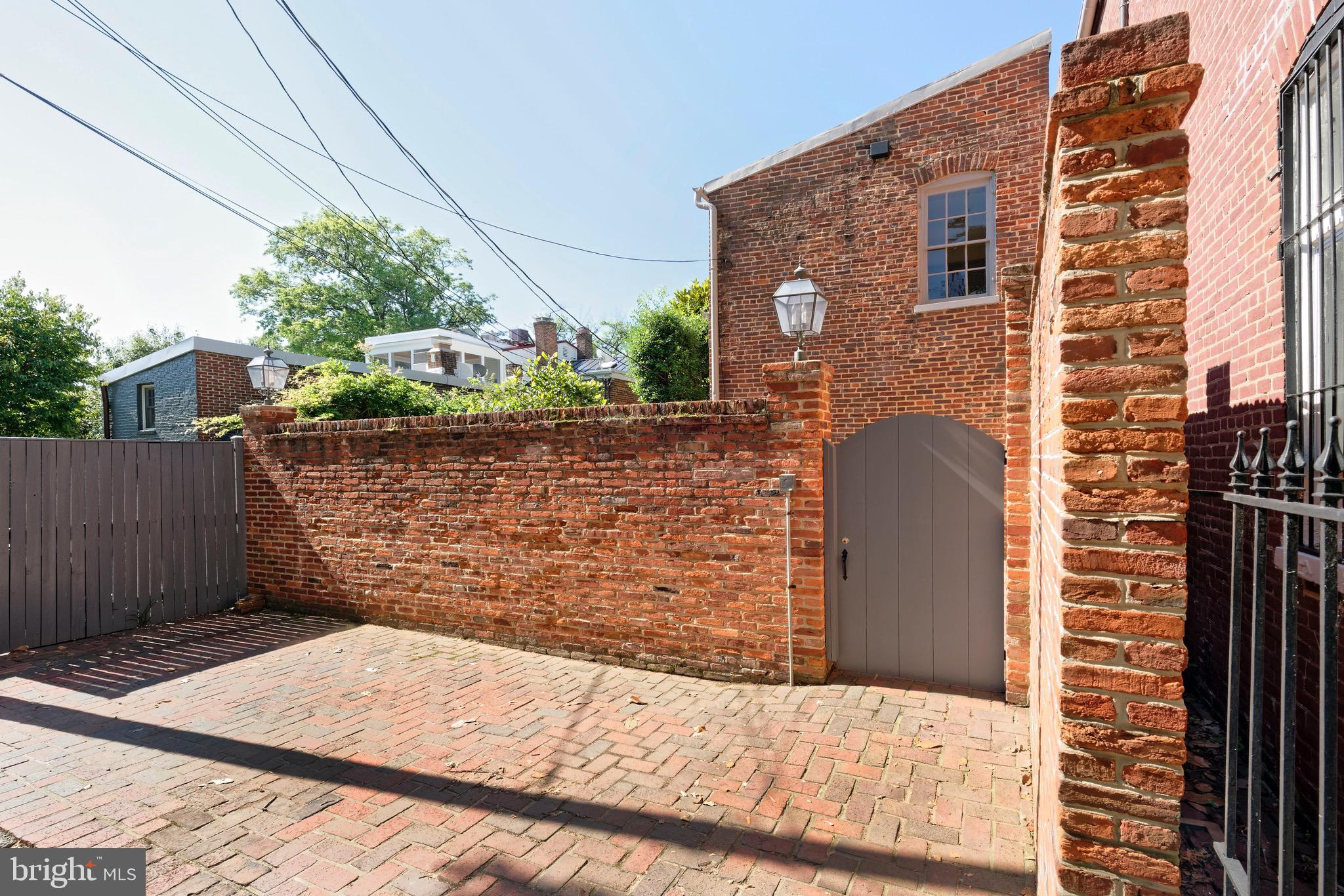 OLD TOWN ALEXANDRIA - Residential