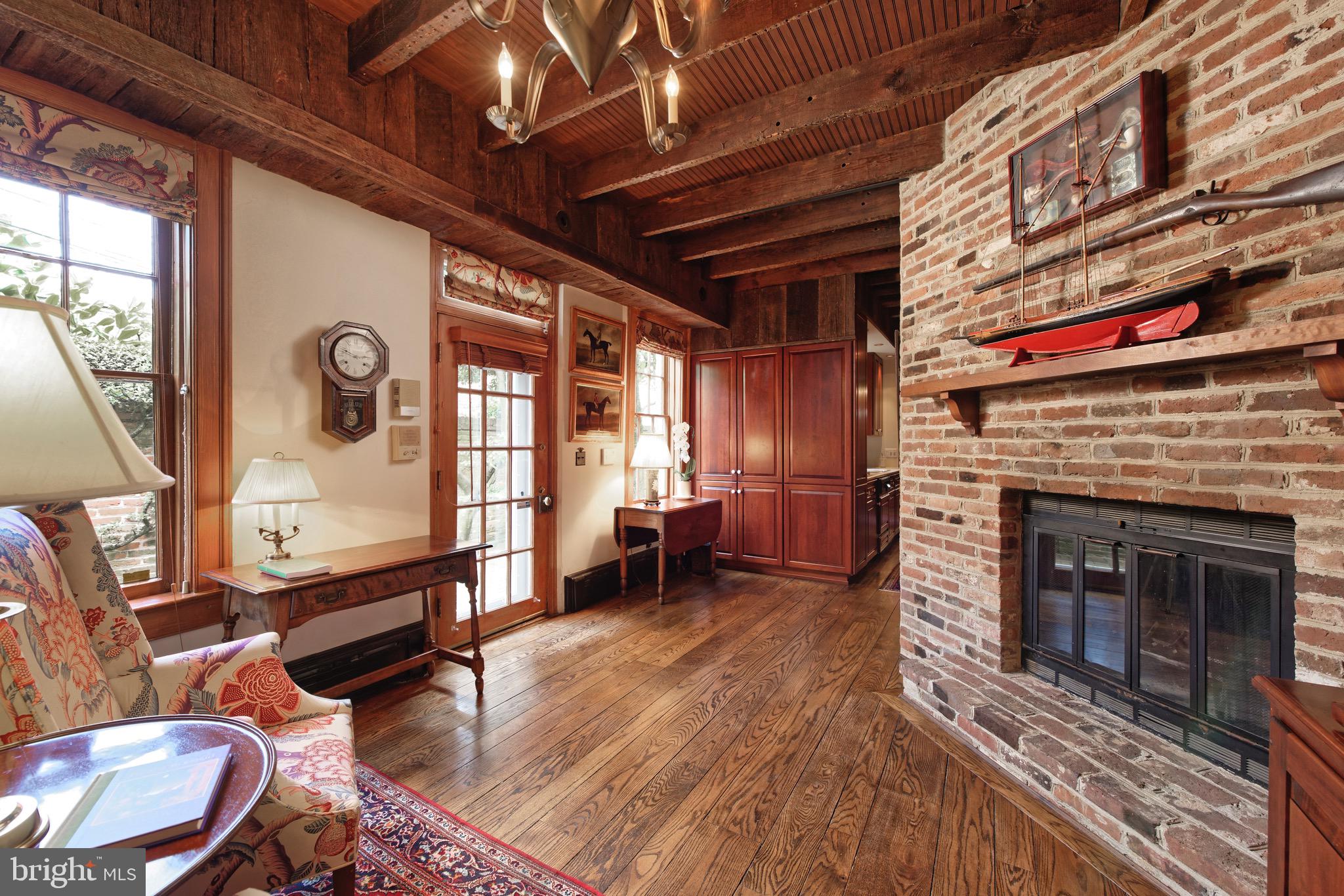 OLD TOWN ALEXANDRIA - Residential