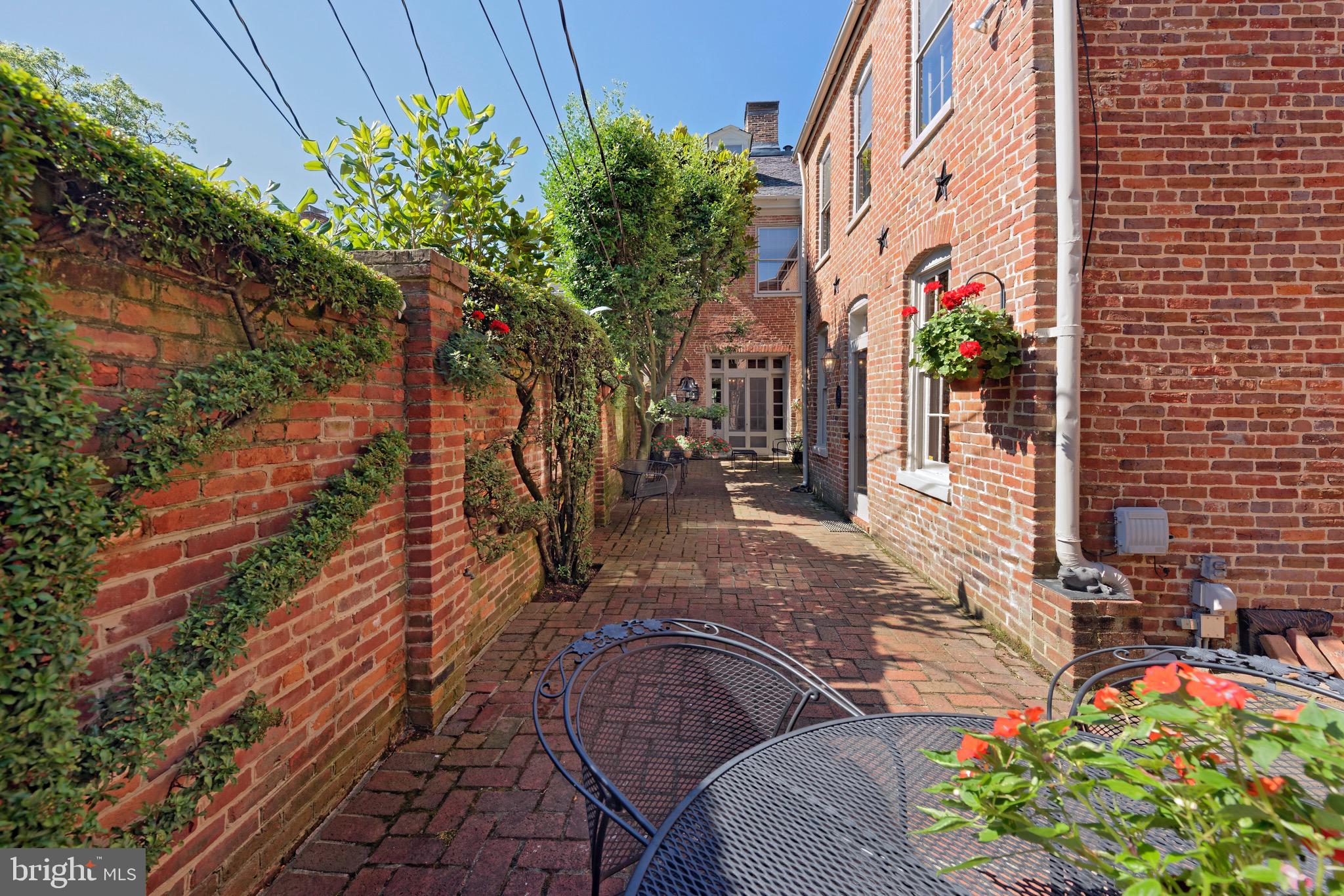 OLD TOWN ALEXANDRIA - Residential