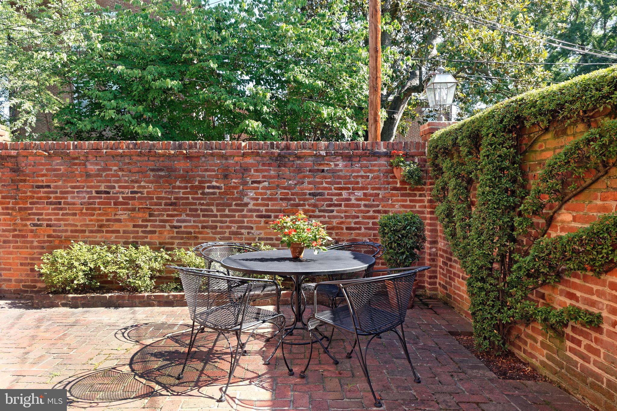 OLD TOWN ALEXANDRIA - Residential