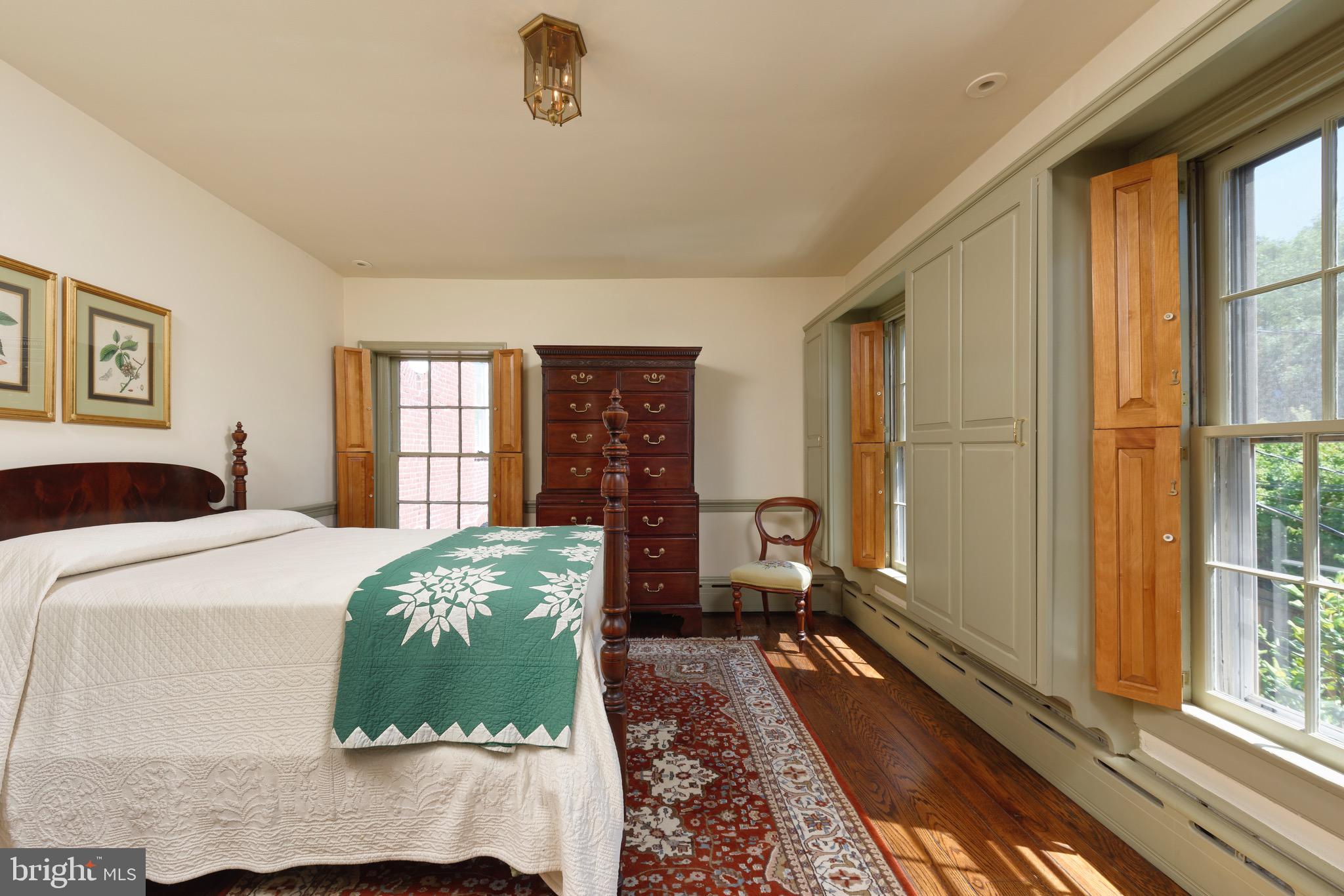 OLD TOWN ALEXANDRIA - Residential