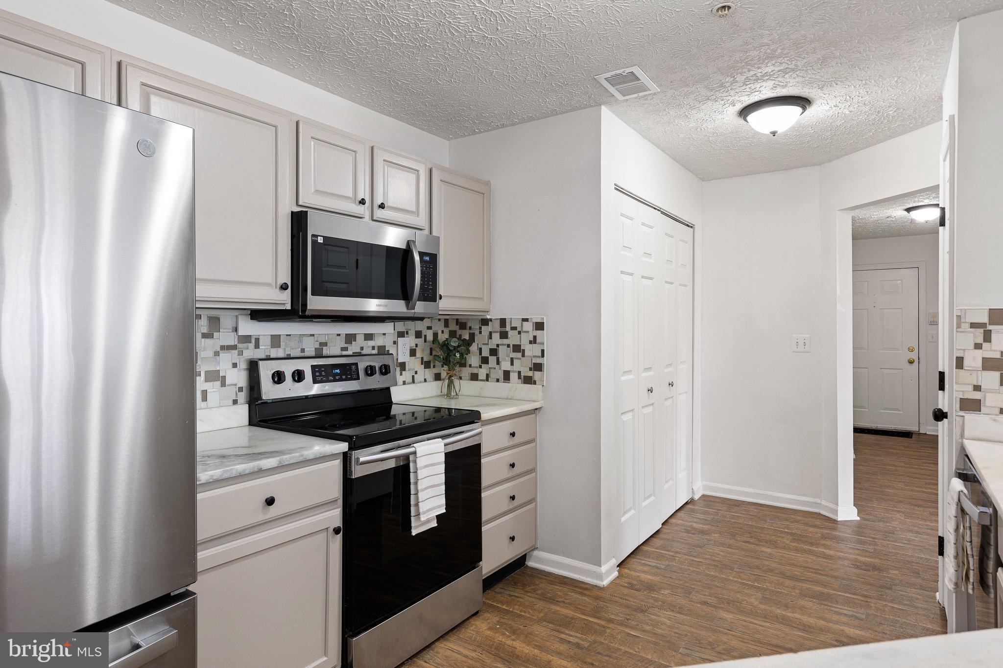 BAYLAND CONDO - Residential