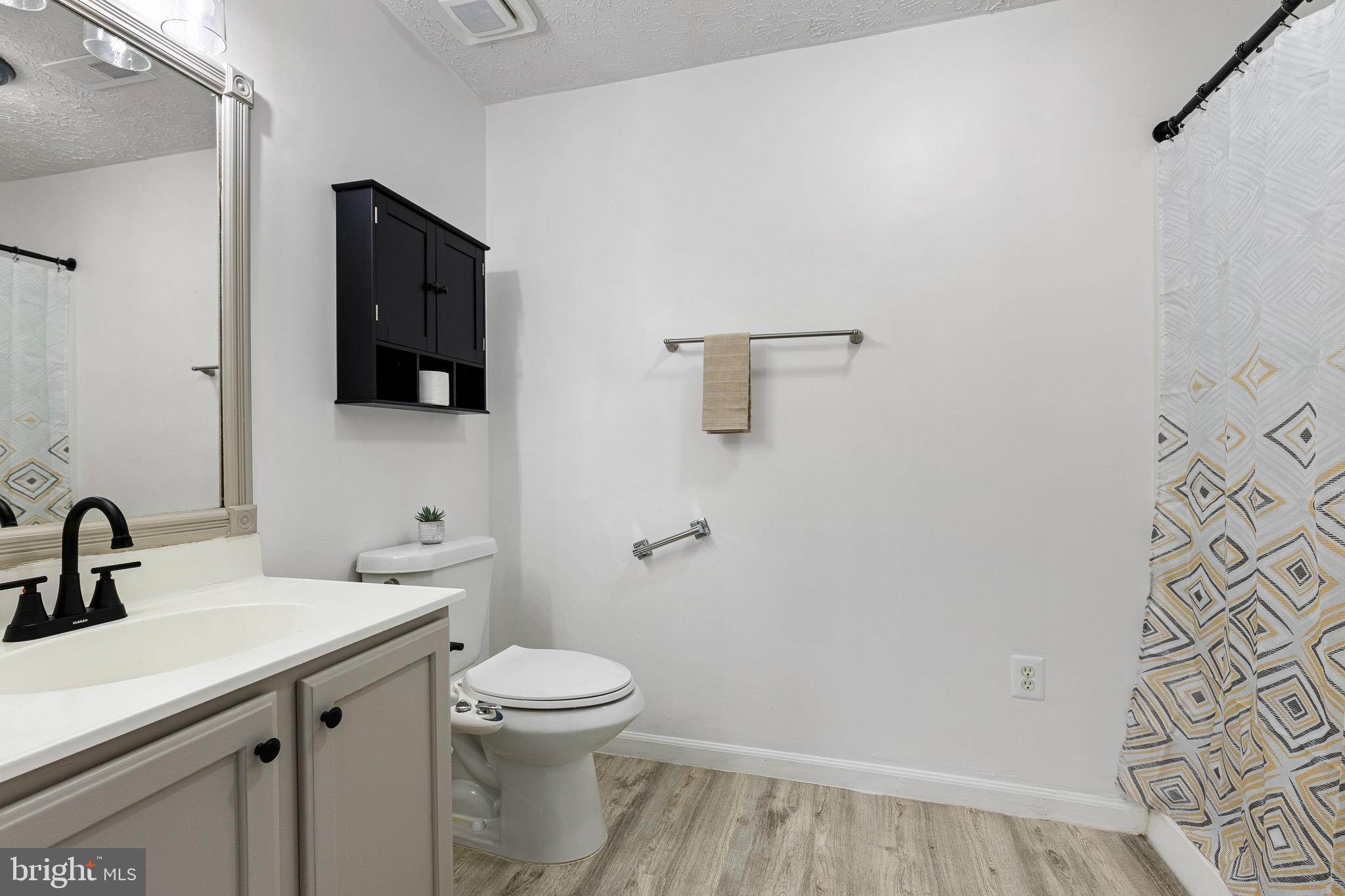 BAYLAND CONDO - Residential