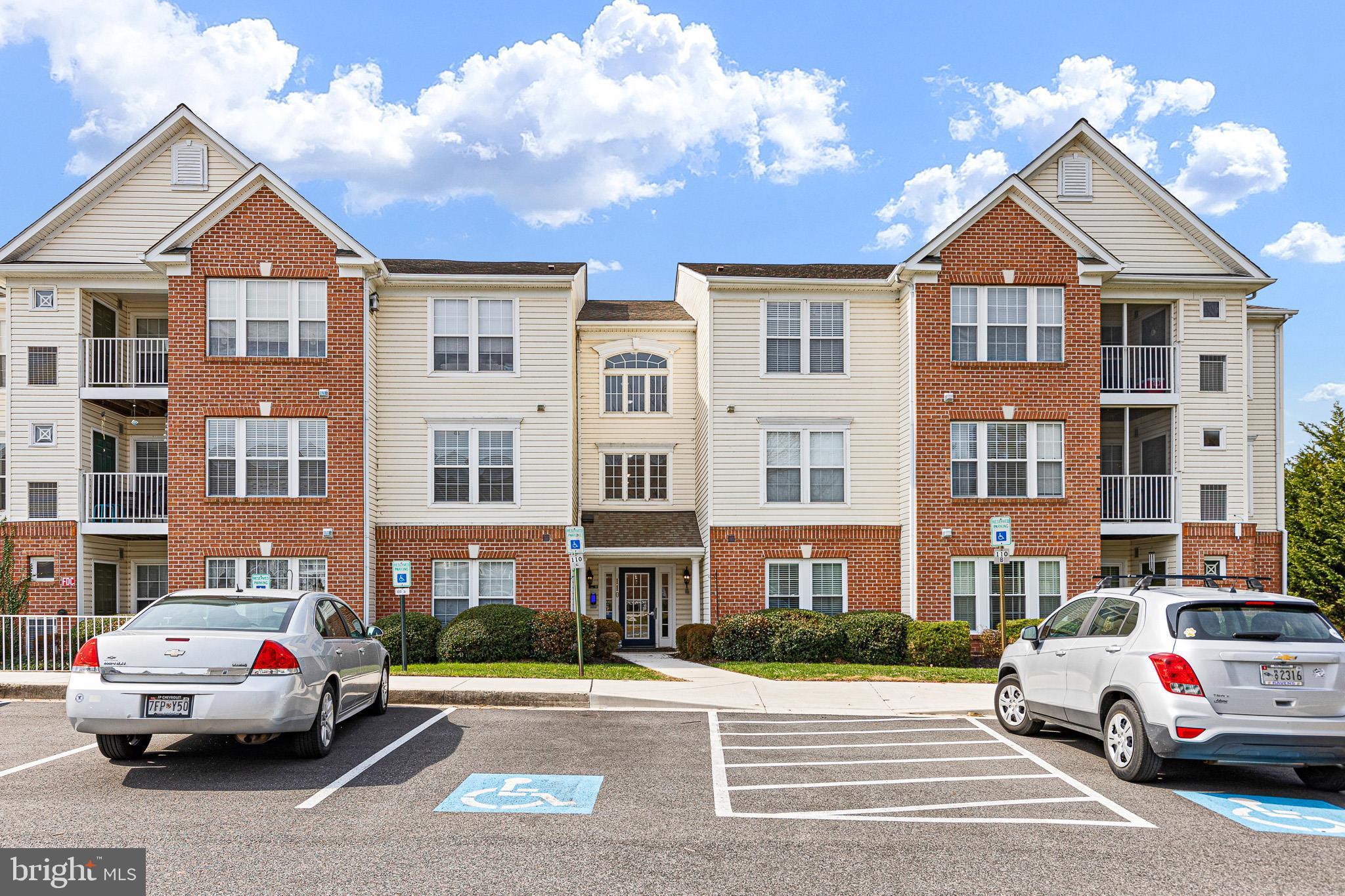 BAYLAND CONDO - Residential