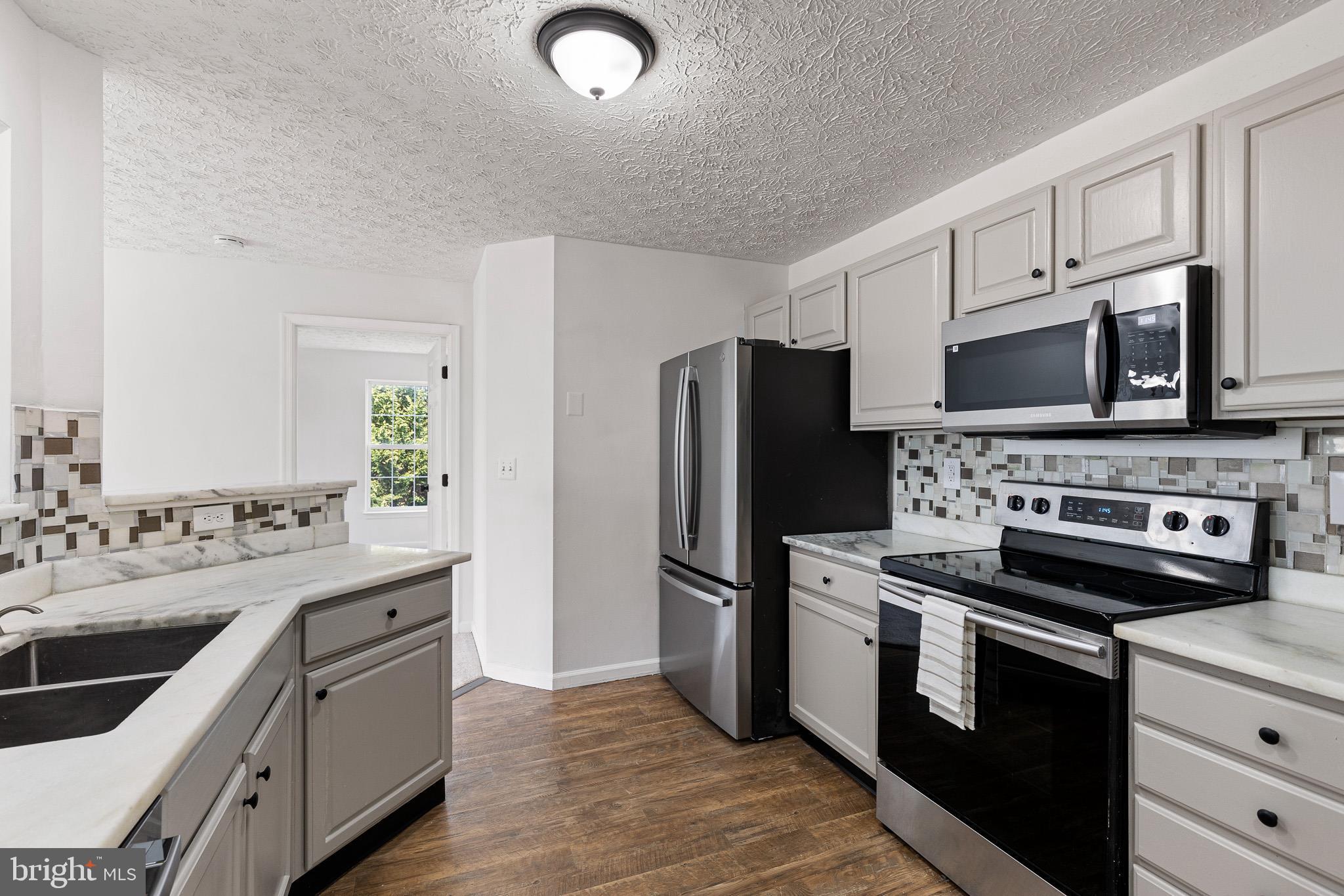 BAYLAND CONDO - Residential