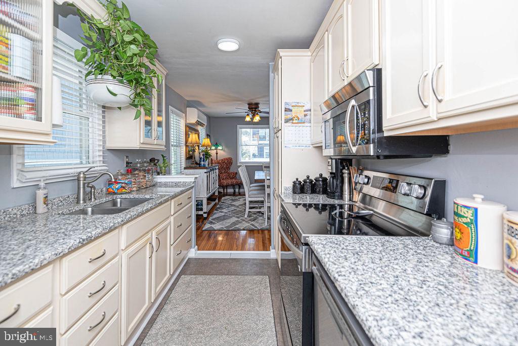 SNUG HARBOR - Residential