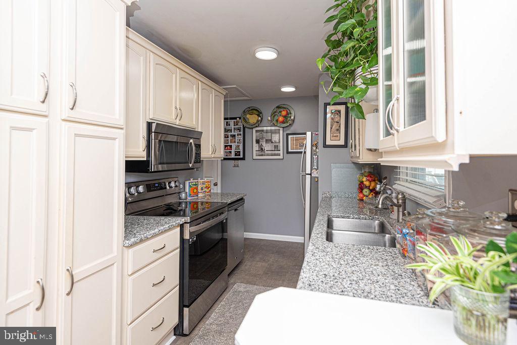 SNUG HARBOR - Residential