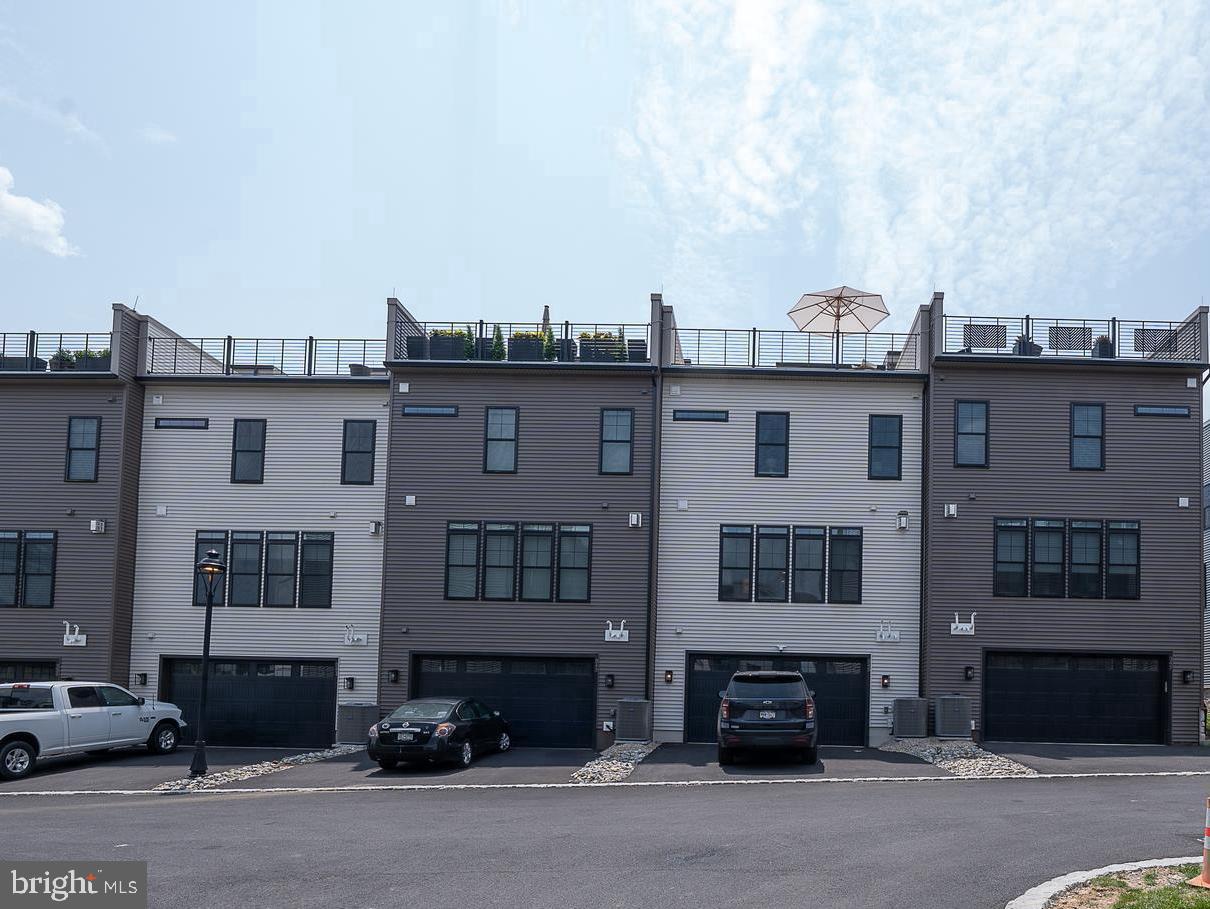 NEWTOWN WALK AT ELLIS PRESERVE - Residential