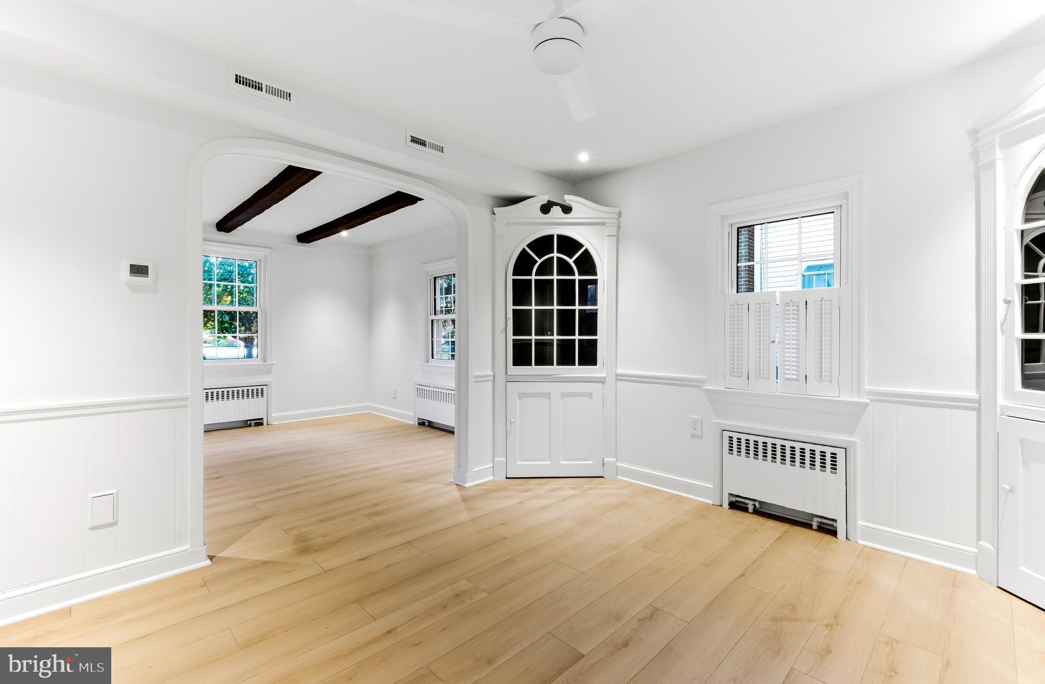 215 N VINEYARD BOULEVARD