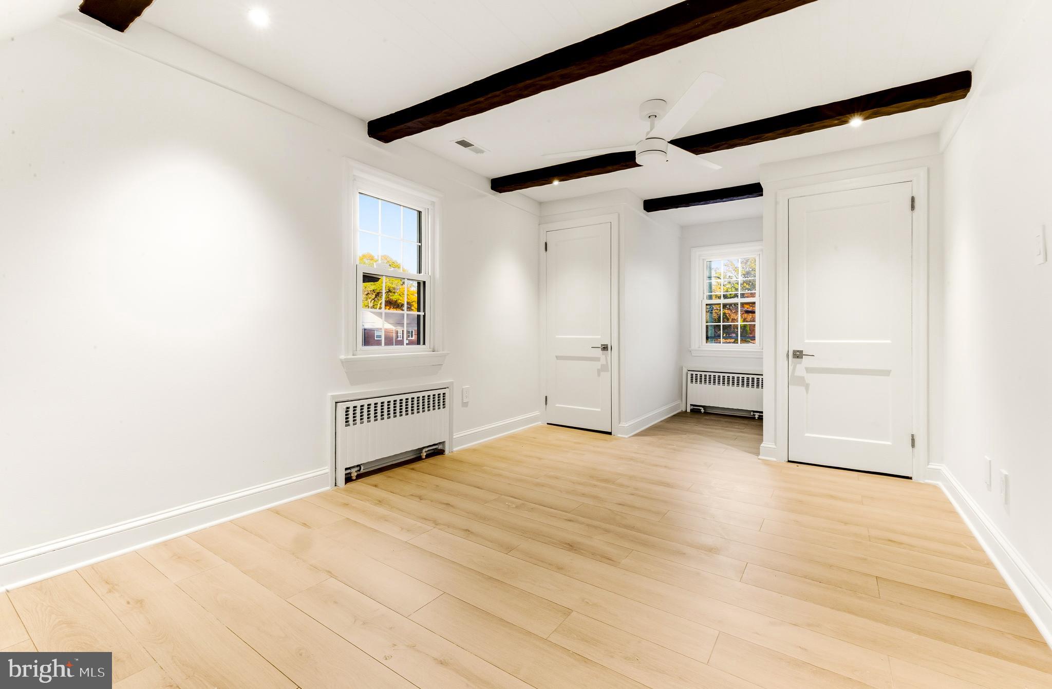 215 N VINEYARD BOULEVARD