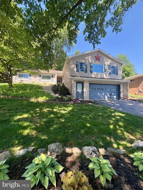 Photo of 1542 Bonbar Road, YORK, PA 17403 (MLS # PAYK2102850)