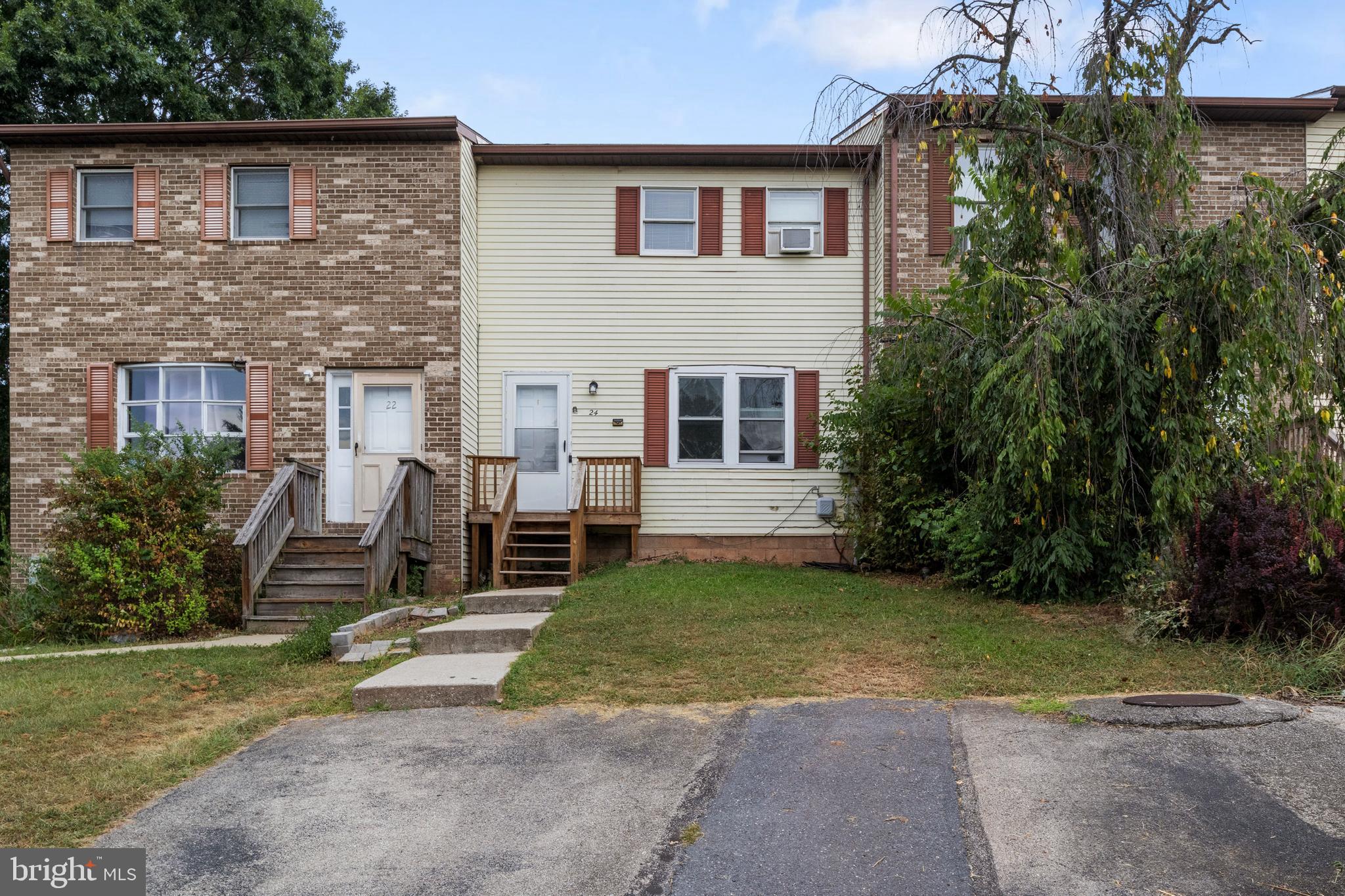 Welcome home to this move-in ready townhouse located in a desirable neighborhood with fantastic community amenities! Featuring 2 bedrooms and 1.5 bathrooms, this home offers comfort and convenience throughout. The main level includes a separate dining room and a spacious living area that opens to a balcony, perfect for relaxing or entertaining. The full basement provides plenty of storage space and laundry area. Enjoy all the community has to offer with access to a pool, playground, basketball court, and tennis courts. Conveniently located with easy access to Route 83, making your commute a breeze. Don’t miss this opportunity to own a great home in a sought-after neighborhood!