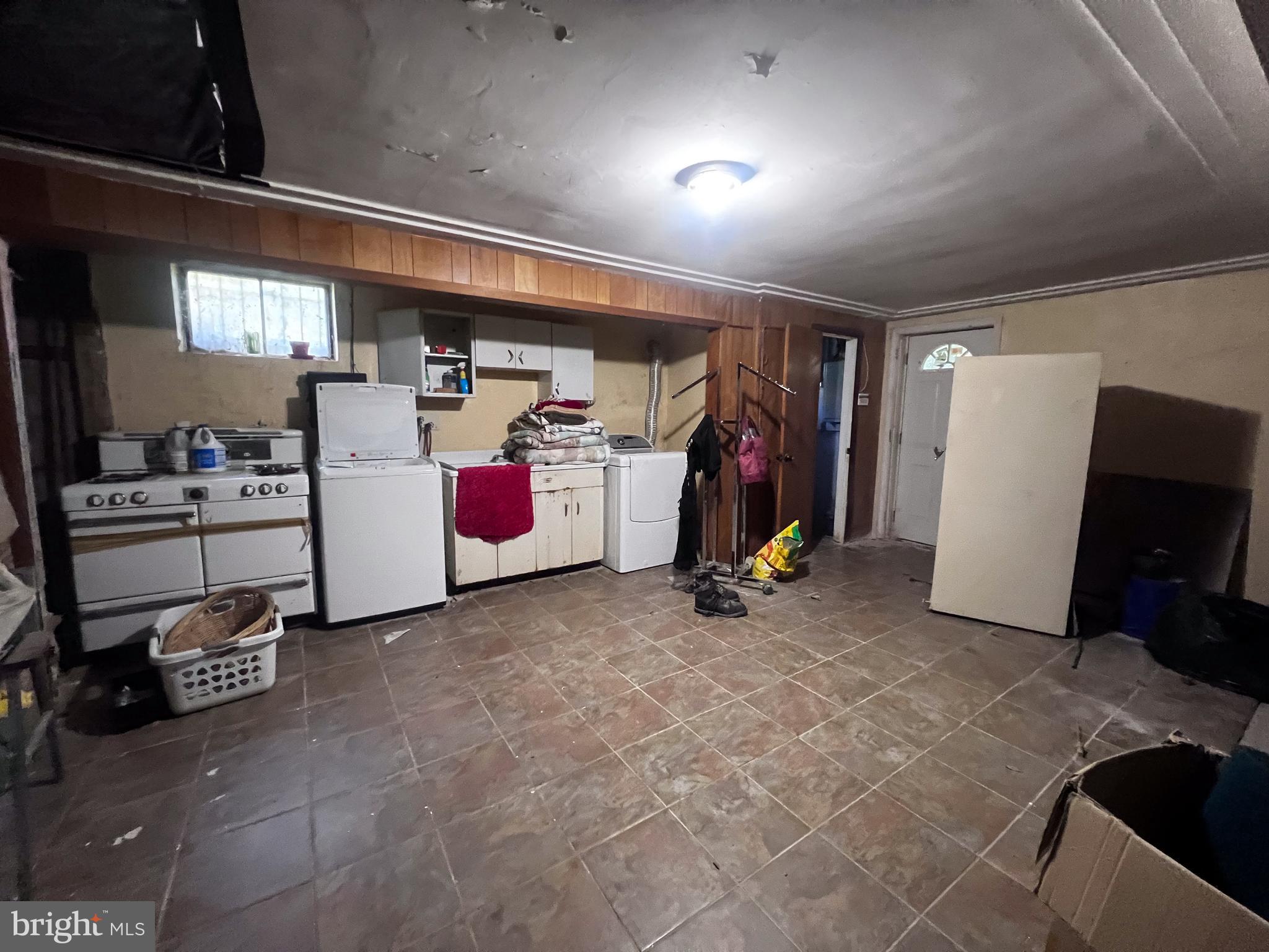 WEST OAK LANE - Residential