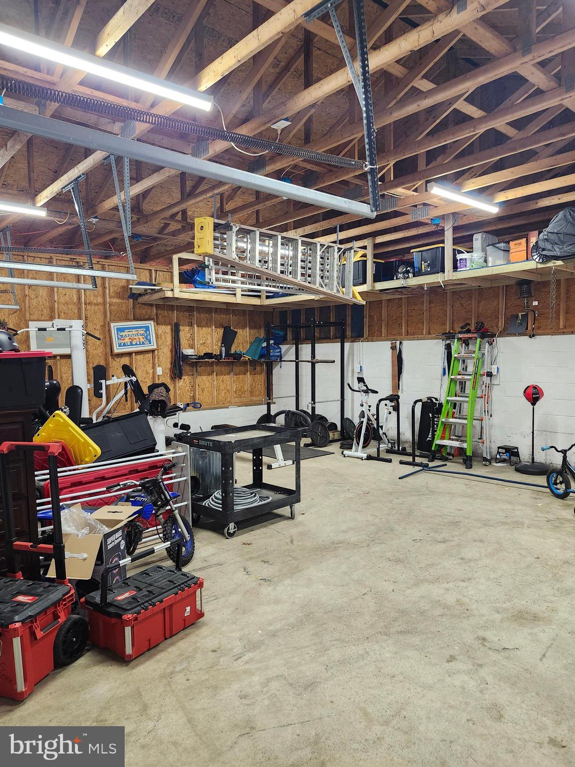 RUSTIC HILLS - Residential