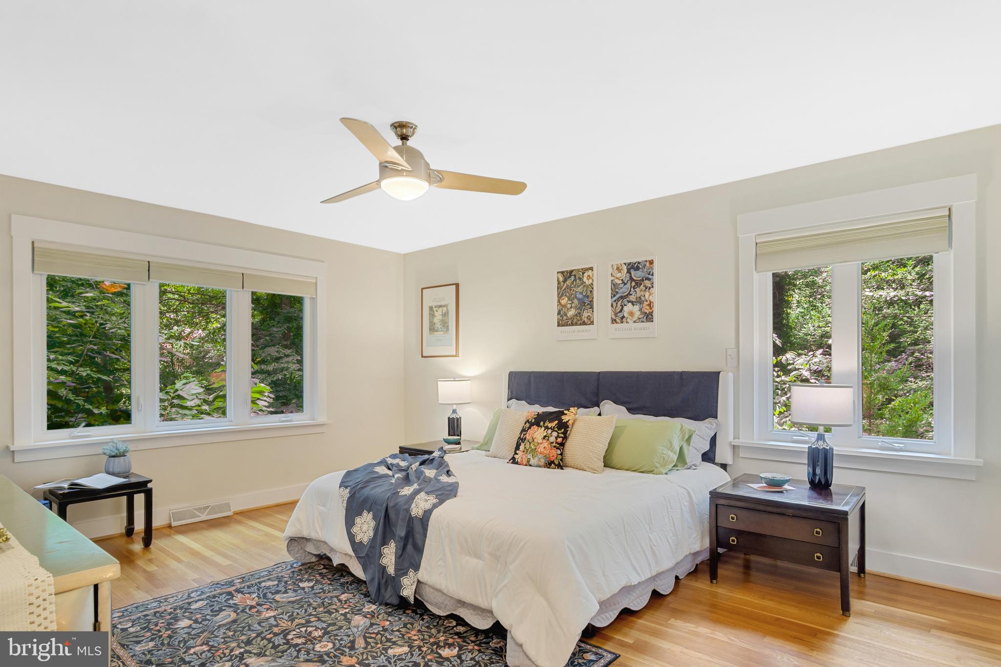 247 E QUEENS DRIVE