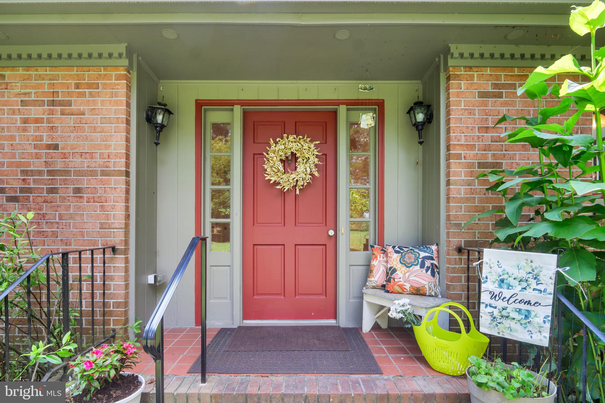 247 E QUEENS DRIVE