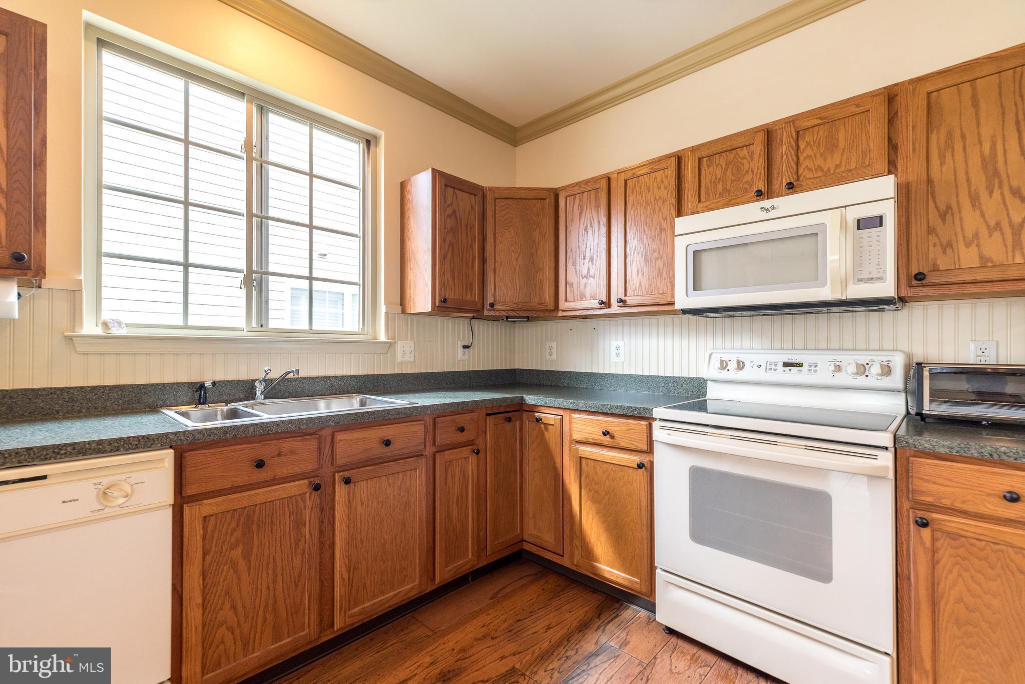 HERITAGE CR ESTS - Residential