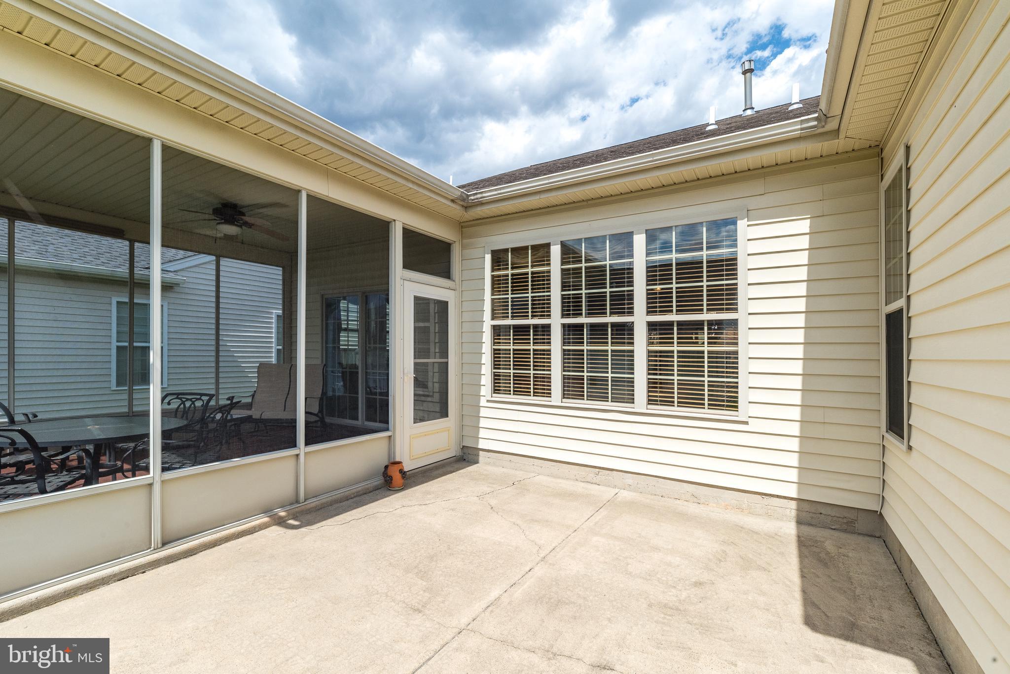 HERITAGE CR ESTS - Residential