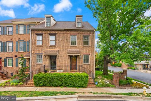 Photo of 1242 Michigan Court, ALEXANDRIA, VA 22314 (MLS # VAAX2059828)