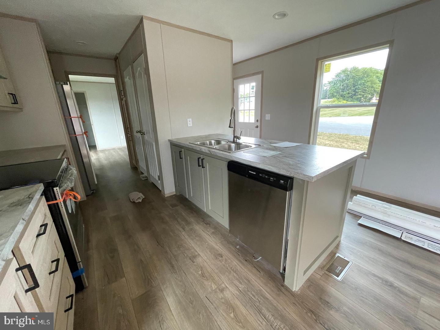 HILLSIDE ESTATES - Residential