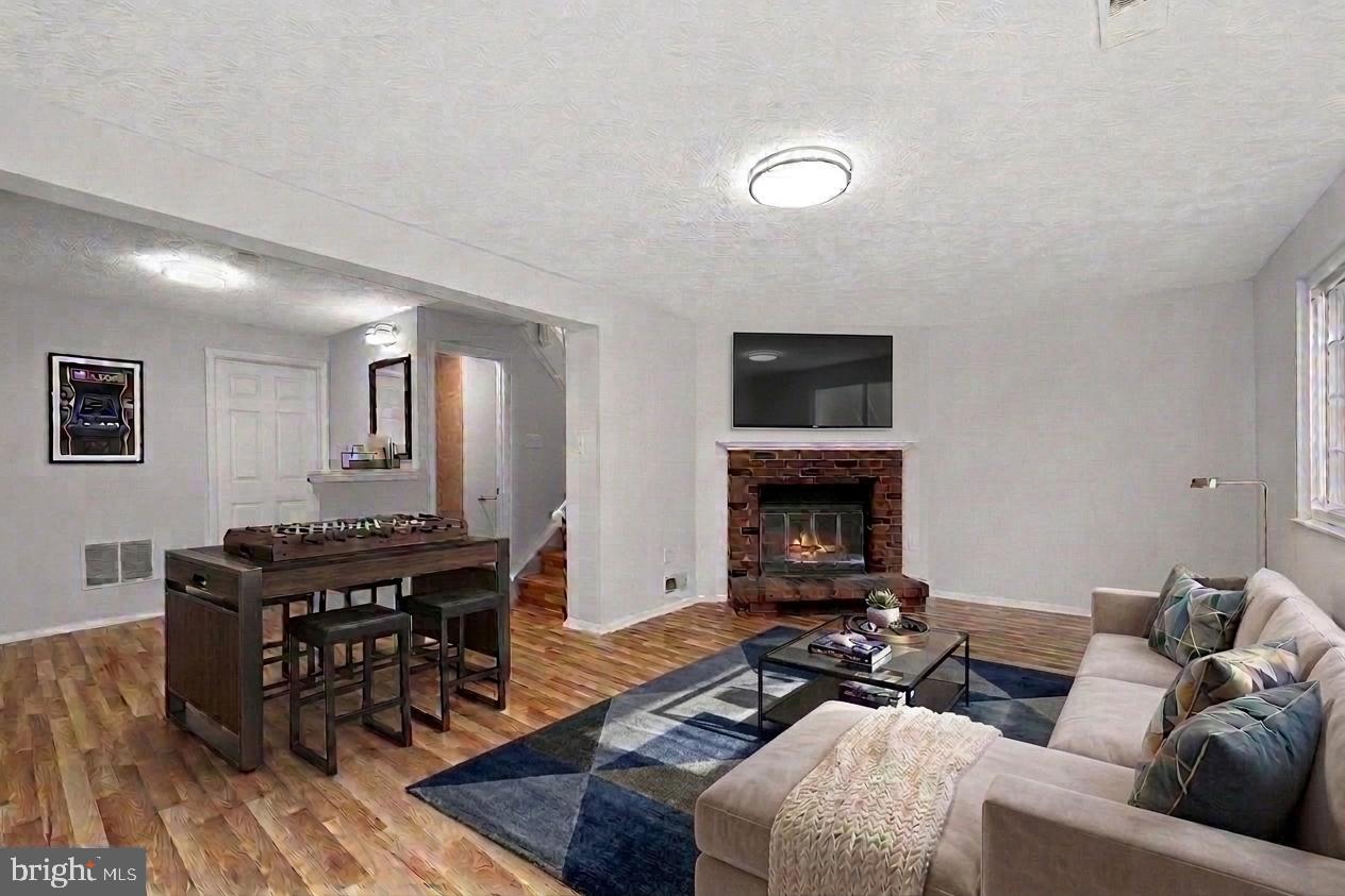 RESTON - Residential