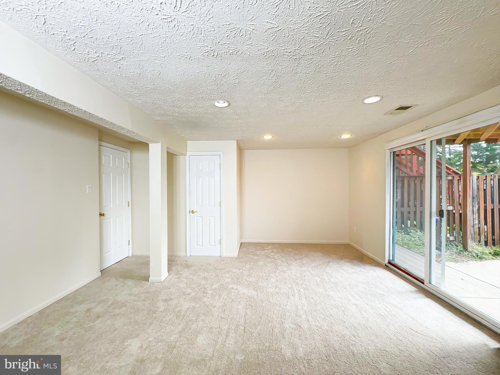 OAK POND PLAT FIVEPHASE - Residential Lease